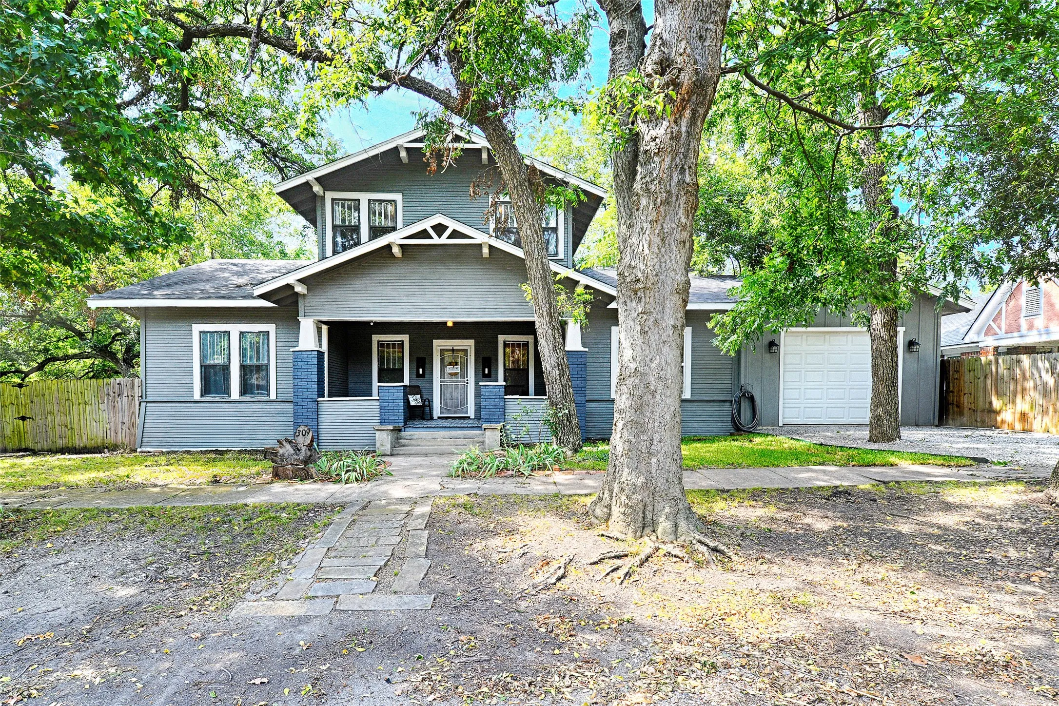 Single Family Residence For Sale in Grayson County , 309 W Walnut Street, Whitewright, Texas 75491, 3 Bedroom, 2 Bathroom, 1 Garage spaces, 2,180 Sqft, built in 1900, Price $389,900, mls#21356266, Real Estate Agent in Whitewright, Homes For Sale in Grayson county, Homes For Sale in Whitewright, Realtor in Whitewright Texas, Real Estate Brokerage Independent Realty Texas, Luminita Cordes Realtor