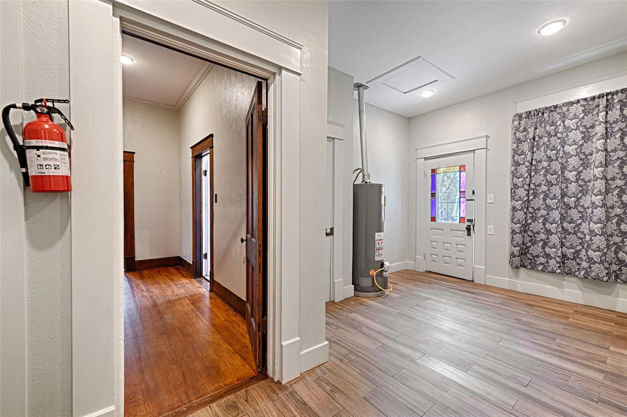 Single Family Residence For Sale in Grayson County , 309 W Walnut Street, Whitewright, Texas 75491, 3 Bedroom, 2 Bathroom, 1 Garage spaces, 2,180 Sqft, built in 1900, Price $389,900, mls#21356266, Real Estate Agent in Whitewright, Homes For Sale in Grayson county, Homes For Sale in Whitewright, Realtor in Whitewright Texas, Real Estate Brokerage Independent Realty Texas, Luminita Cordes Realtor