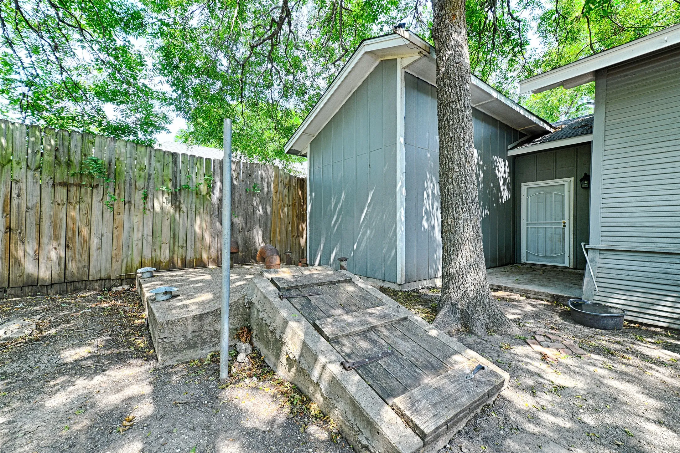 Single Family Residence For Sale in Grayson County , 309 W Walnut Street, Whitewright, Texas 75491, 3 Bedroom, 2 Bathroom, 1 Garage spaces, 2,180 Sqft, built in 1900, Price $389,900, mls#21356266, Real Estate Agent in Whitewright, Homes For Sale in Grayson county, Homes For Sale in Whitewright, Realtor in Whitewright Texas, Real Estate Brokerage Independent Realty Texas, Luminita Cordes Realtor