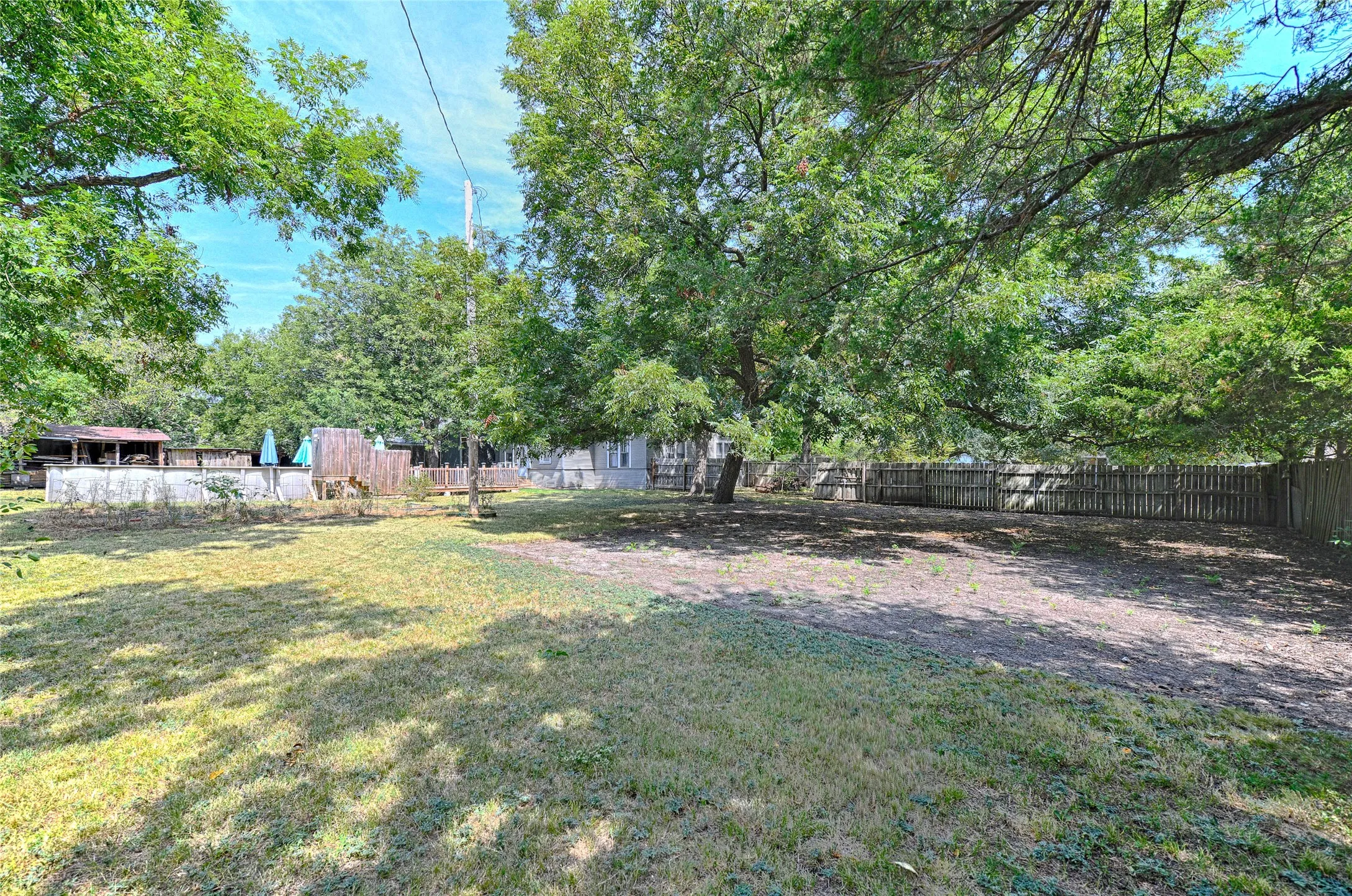 Single Family Residence For Sale in Grayson County , 309 W Walnut Street, Whitewright, Texas 75491, 3 Bedroom, 2 Bathroom, 1 Garage spaces, 2,180 Sqft, built in 1900, Price $389,900, mls#21356266, Real Estate Agent in Whitewright, Homes For Sale in Grayson county, Homes For Sale in Whitewright, Realtor in Whitewright Texas, Real Estate Brokerage Independent Realty Texas, Luminita Cordes Realtor
