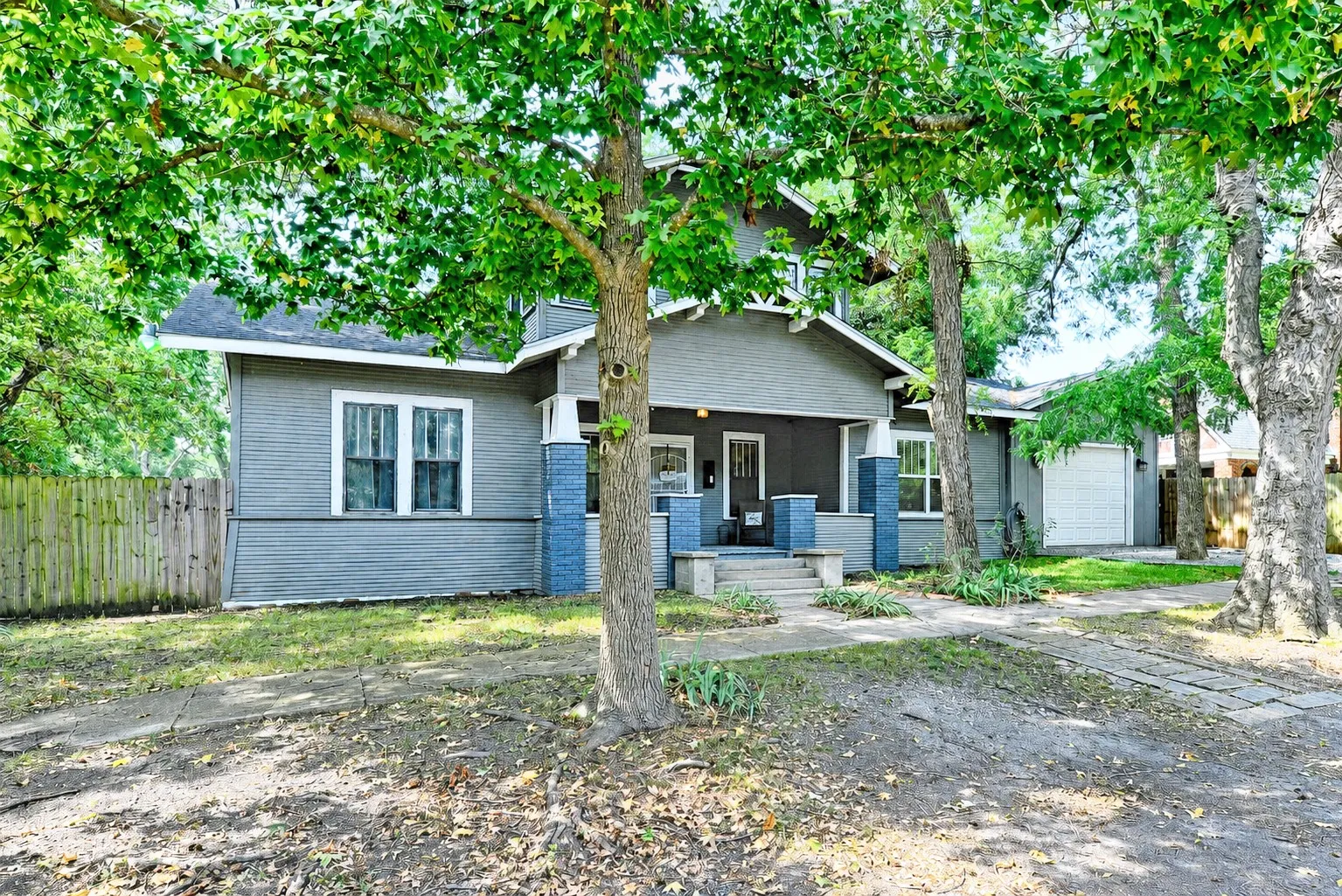 Single Family Residence For Sale in Grayson County , 309 W Walnut Street, Whitewright, Texas 75491, 3 Bedroom, 2 Bathroom, 1 Garage spaces, 2,180 Sqft, built in 1900, Price $389,900, mls#21356266, Real Estate Agent in Whitewright, Homes For Sale in Grayson county, Homes For Sale in Whitewright, Realtor in Whitewright Texas, Real Estate Brokerage Independent Realty Texas, Luminita Cordes Realtor