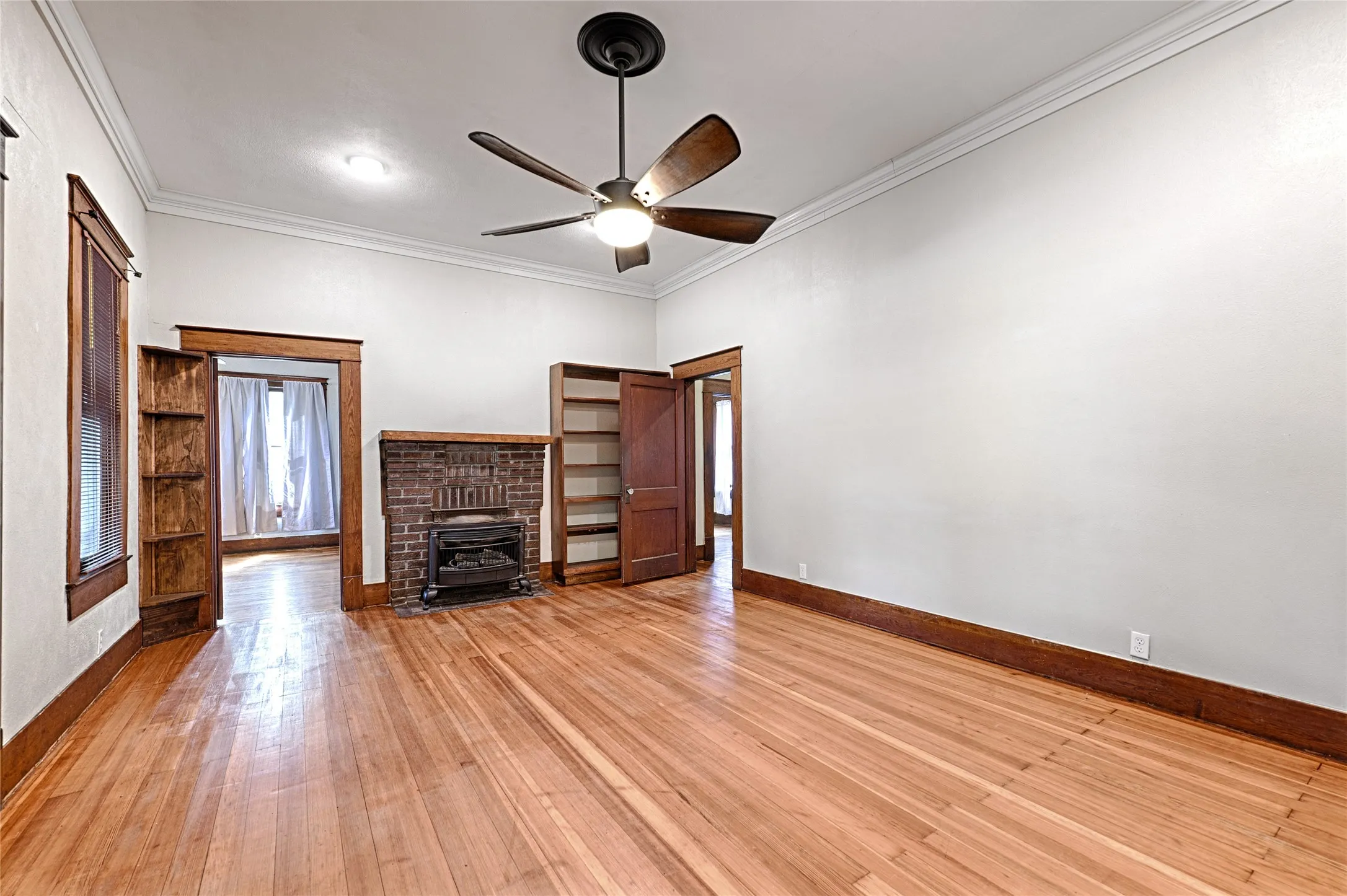 Single Family Residence For Sale in Grayson County , 309 W Walnut Street, Whitewright, Texas 75491, 3 Bedroom, 2 Bathroom, 1 Garage spaces, 2,180 Sqft, built in 1900, Price $389,900, mls#21356266, Real Estate Agent in Whitewright, Homes For Sale in Grayson county, Homes For Sale in Whitewright, Realtor in Whitewright Texas, Real Estate Brokerage Independent Realty Texas, Luminita Cordes Realtor