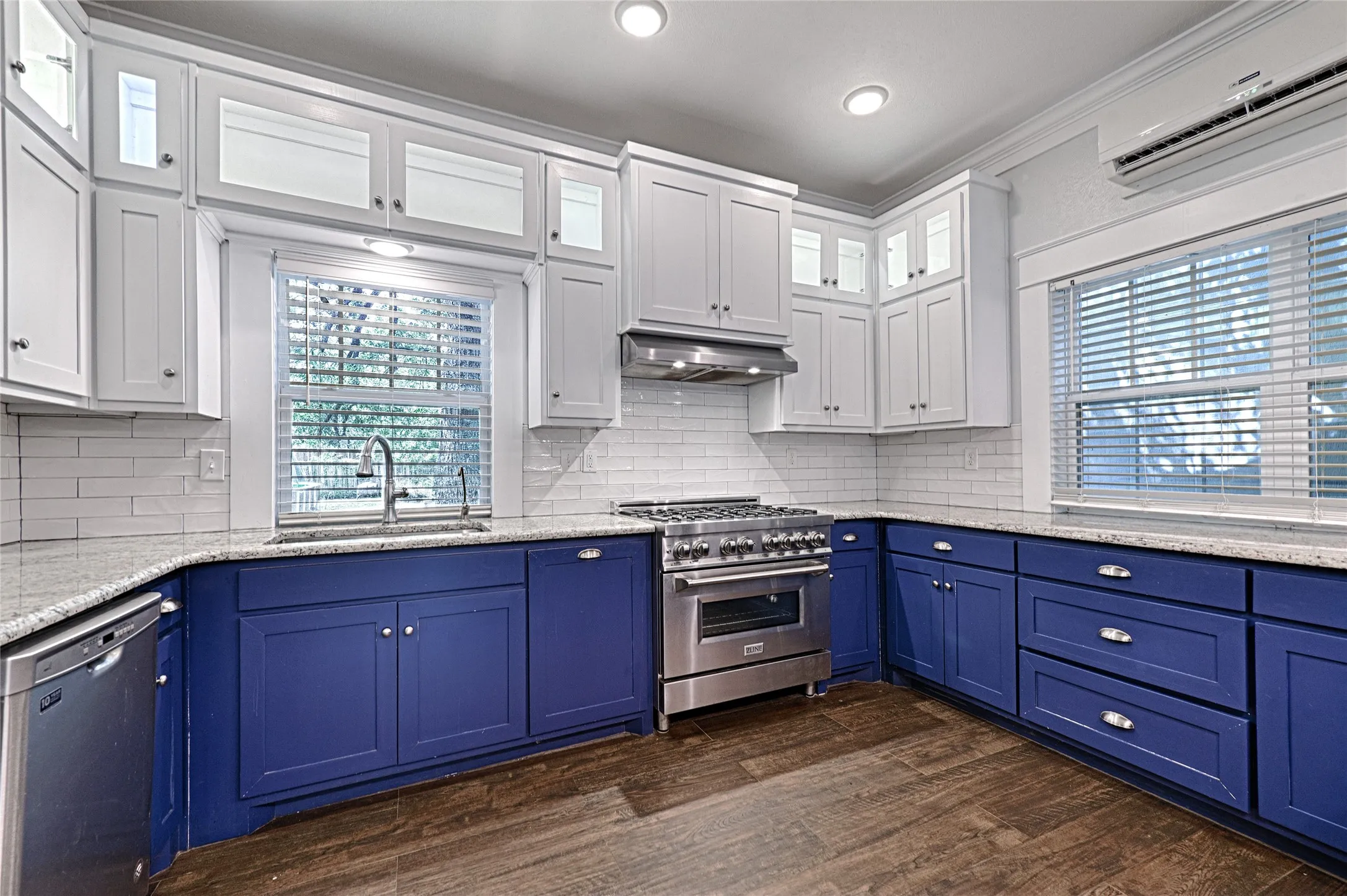 Single Family Residence For Sale in Grayson County , 309 W Walnut Street, Whitewright, Texas 75491, 3 Bedroom, 2 Bathroom, 1 Garage spaces, 2,180 Sqft, built in 1900, Price $389,900, mls#21356266, Real Estate Agent in Whitewright, Homes For Sale in Grayson county, Homes For Sale in Whitewright, Realtor in Whitewright Texas, Real Estate Brokerage Independent Realty Texas, Luminita Cordes Realtor