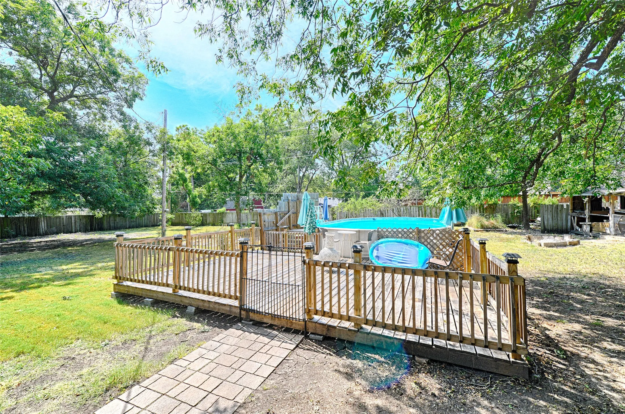 Single Family Residence For Sale in Grayson County , 309 W Walnut Street, Whitewright, Texas 75491, 3 Bedroom, 2 Bathroom, 1 Garage spaces, 2,180 Sqft, built in 1900, Price $389,900, mls#21356266, Real Estate Agent in Whitewright, Homes For Sale in Grayson county, Homes For Sale in Whitewright, Realtor in Whitewright Texas, Real Estate Brokerage Independent Realty Texas, Luminita Cordes Realtor