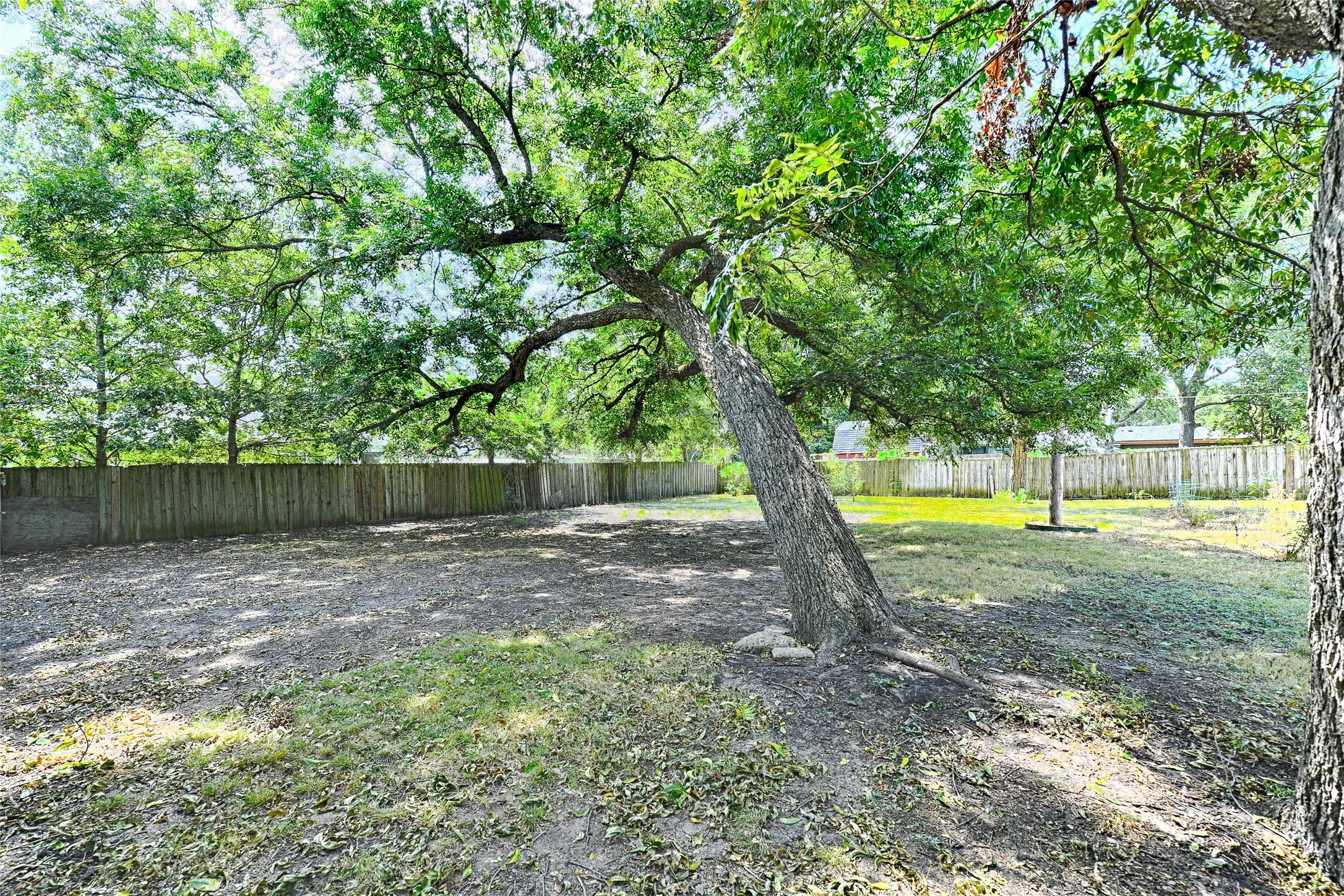 Single Family Residence For Sale in Grayson County , 309 W Walnut Street, Whitewright, Texas 75491, 3 Bedroom, 2 Bathroom, 1 Garage spaces, 2,180 Sqft, built in 1900, Price $389,900, mls#21356266, Real Estate Agent in Whitewright, Homes For Sale in Grayson county, Homes For Sale in Whitewright, Realtor in Whitewright Texas, Real Estate Brokerage Independent Realty Texas, Luminita Cordes Realtor