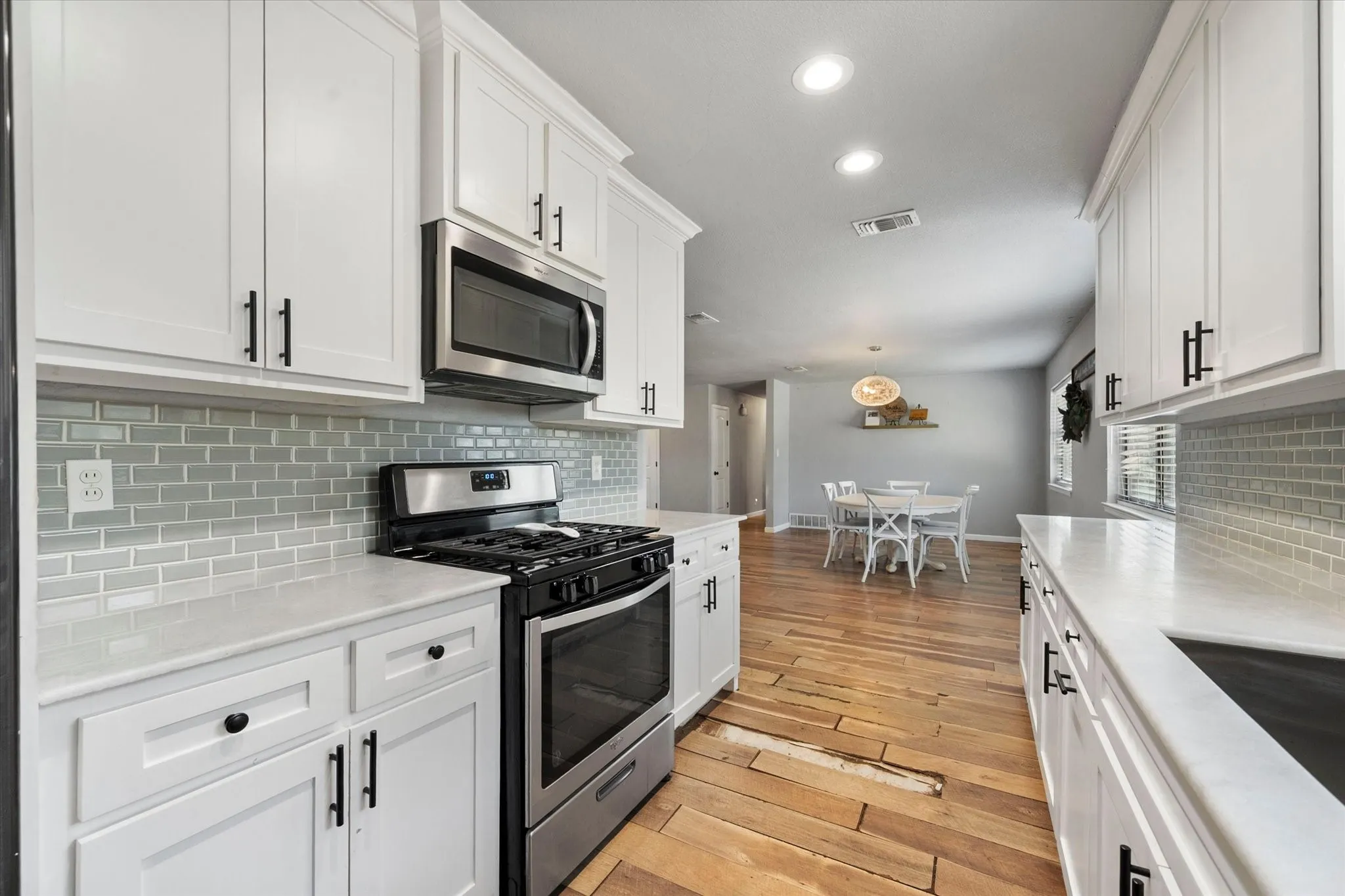 Single Family Residence For Sale in Johnson County , 202 Lone Star Street, Joshua, Texas 76058, 3 Bedroom, 2 Bathroom, 1 Garage spaces, 1,676 Sqft, built in 1972, mls#21356614, Real Estate Agent in Joshua, Homes For Sale in Johnson county, Homes For Sale in Joshua, Realtor in Joshua Texas, Real Estate Brokerage Independent Realty Texas, Luminita Cordes Realtor