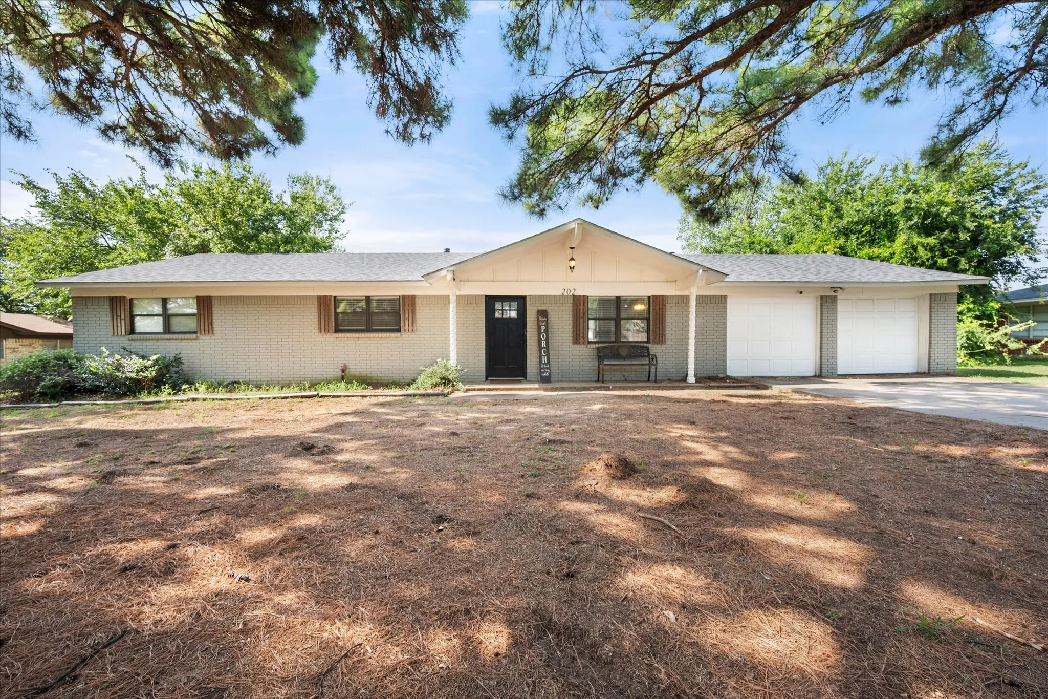 Single Family Residence For Sale in Johnson County , 202 Lone Star Street, Joshua, Texas 76058, 3 Bedroom, 2 Bathroom, 1 Garage spaces, 1,676 Sqft, built in 1972, mls#21356614, Real Estate Agent in Joshua, Homes For Sale in Johnson county, Homes For Sale in Joshua, Realtor in Joshua Texas, Real Estate Brokerage Independent Realty Texas, Luminita Cordes Realtor