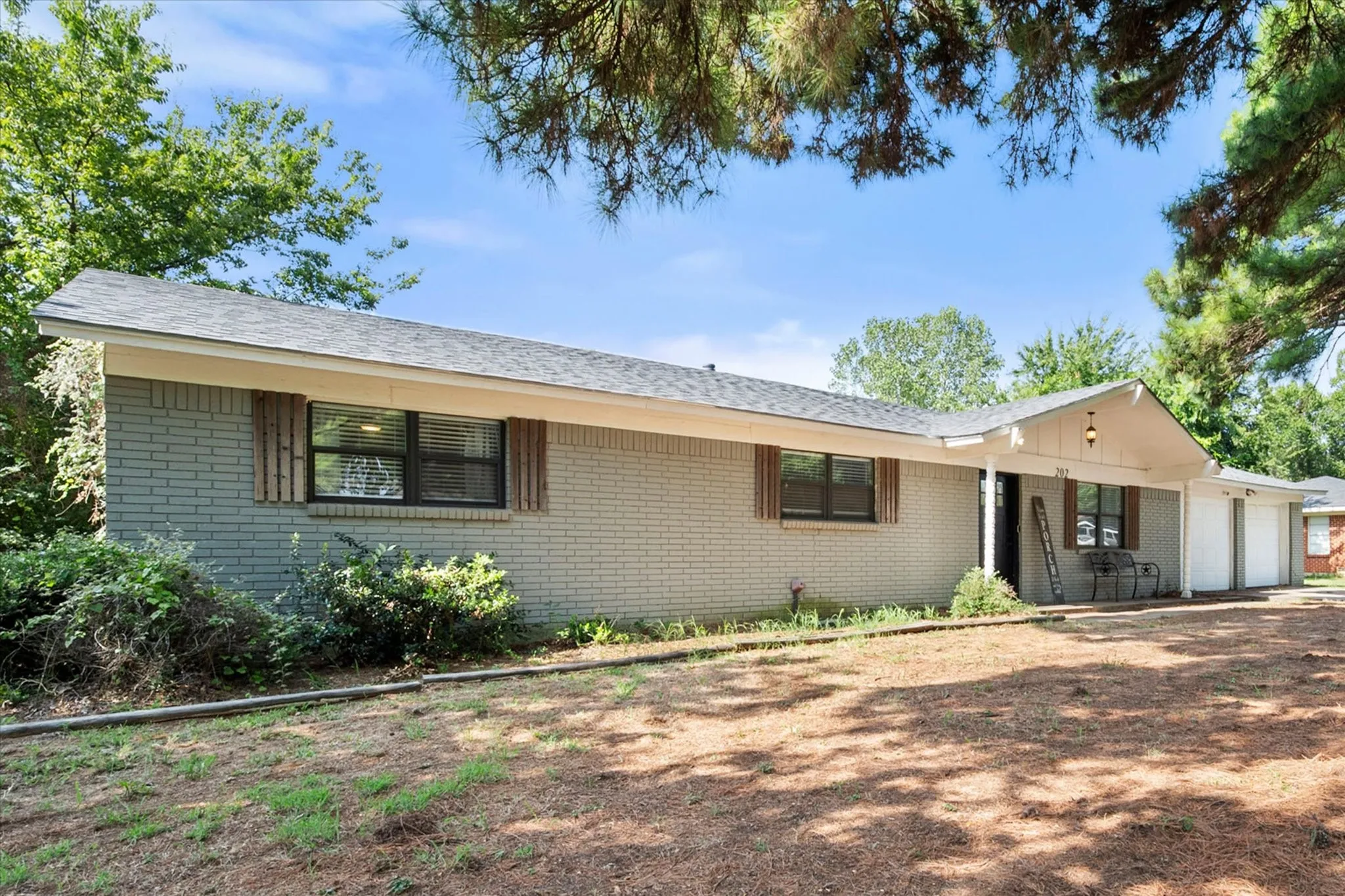 Single Family Residence For Sale in Johnson County , 202 Lone Star Street, Joshua, Texas 76058, 3 Bedroom, 2 Bathroom, 1 Garage spaces, 1,676 Sqft, built in 1972, mls#21356614, Real Estate Agent in Joshua, Homes For Sale in Johnson county, Homes For Sale in Joshua, Realtor in Joshua Texas, Real Estate Brokerage Independent Realty Texas, Luminita Cordes Realtor