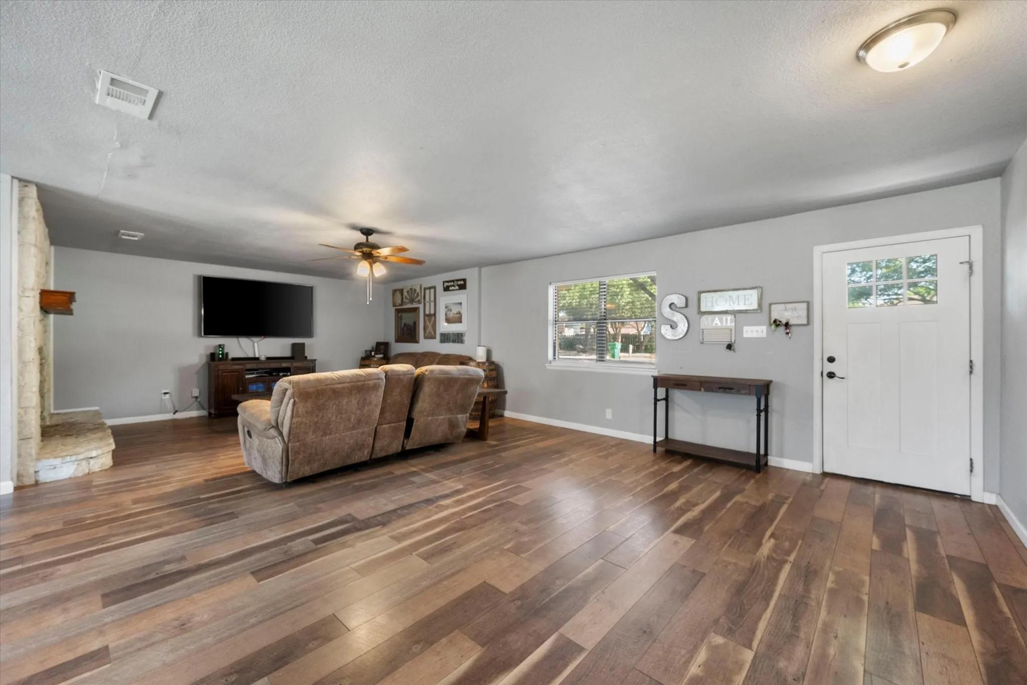 Single Family Residence For Sale in Johnson County , 202 Lone Star Street, Joshua, Texas 76058, 3 Bedroom, 2 Bathroom, 1 Garage spaces, 1,676 Sqft, built in 1972, mls#21356614, Real Estate Agent in Joshua, Homes For Sale in Johnson county, Homes For Sale in Joshua, Realtor in Joshua Texas, Real Estate Brokerage Independent Realty Texas, Luminita Cordes Realtor