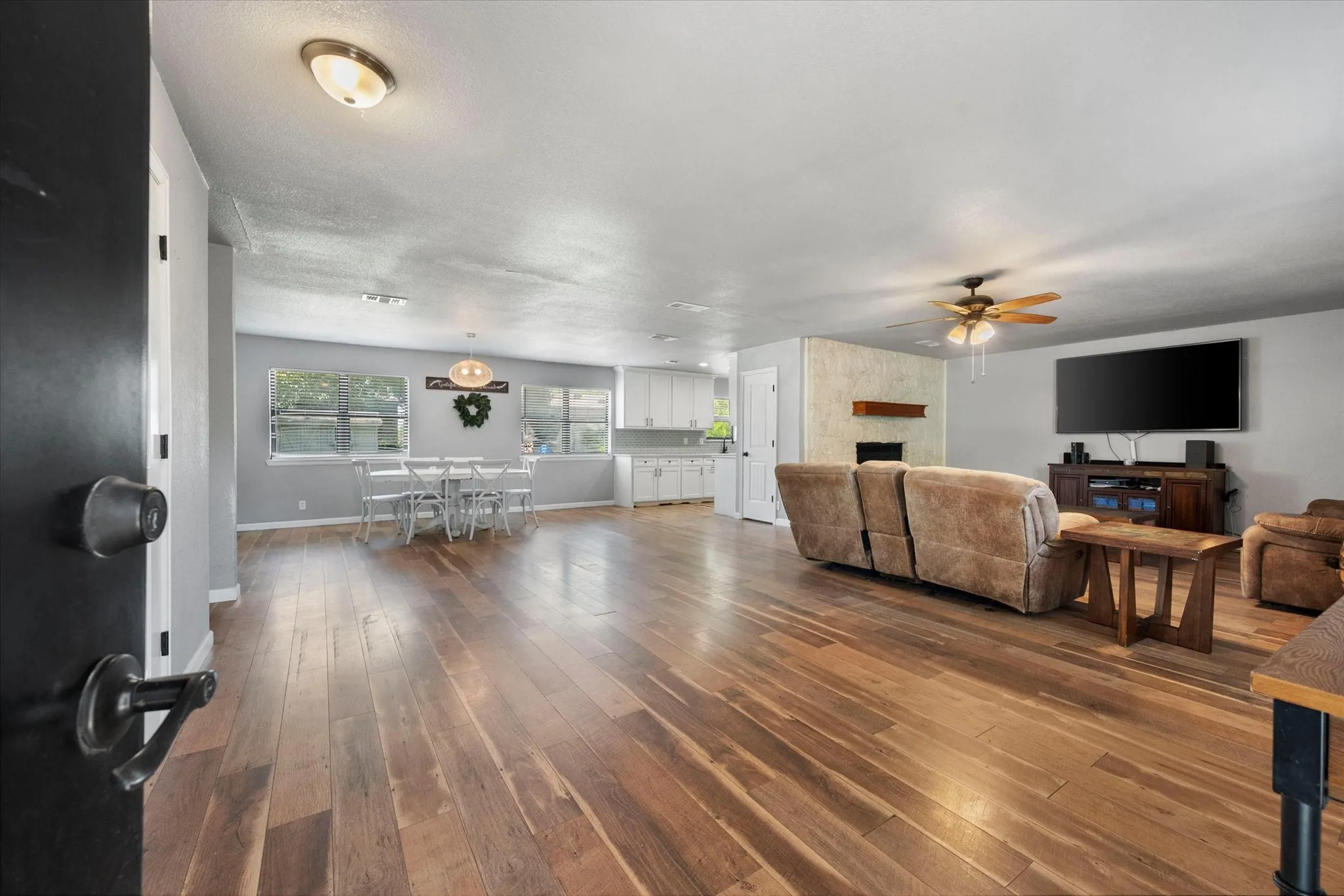 Single Family Residence For Sale in Johnson County , 202 Lone Star Street, Joshua, Texas 76058, 3 Bedroom, 2 Bathroom, 1 Garage spaces, 1,676 Sqft, built in 1972, mls#21356614, Real Estate Agent in Joshua, Homes For Sale in Johnson county, Homes For Sale in Joshua, Realtor in Joshua Texas, Real Estate Brokerage Independent Realty Texas, Luminita Cordes Realtor