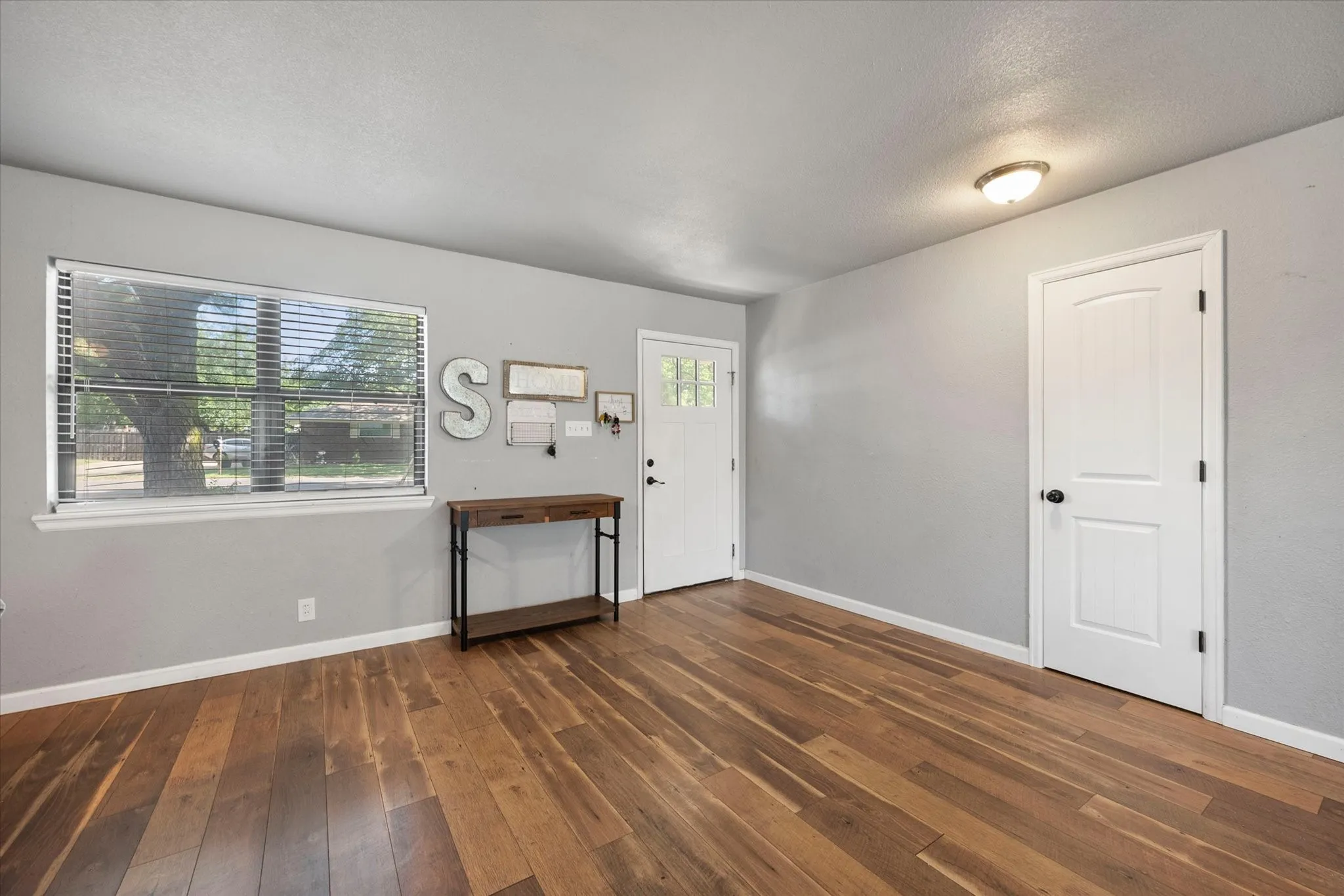 Single Family Residence For Sale in Johnson County , 202 Lone Star Street, Joshua, Texas 76058, 3 Bedroom, 2 Bathroom, 1 Garage spaces, 1,676 Sqft, built in 1972, mls#21356614, Real Estate Agent in Joshua, Homes For Sale in Johnson county, Homes For Sale in Joshua, Realtor in Joshua Texas, Real Estate Brokerage Independent Realty Texas, Luminita Cordes Realtor