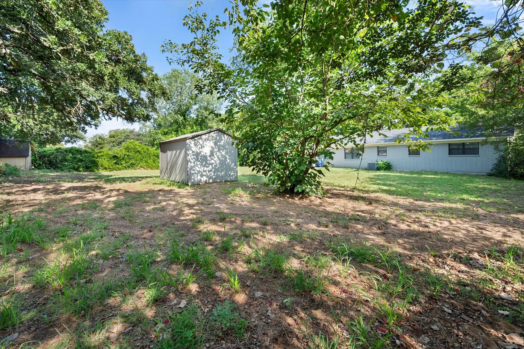 Single Family Residence For Sale in Johnson County , 202 Lone Star Street, Joshua, Texas 76058, 3 Bedroom, 2 Bathroom, 1 Garage spaces, 1,676 Sqft, built in 1972, mls#21356614, Real Estate Agent in Joshua, Homes For Sale in Johnson county, Homes For Sale in Joshua, Realtor in Joshua Texas, Real Estate Brokerage Independent Realty Texas, Luminita Cordes Realtor