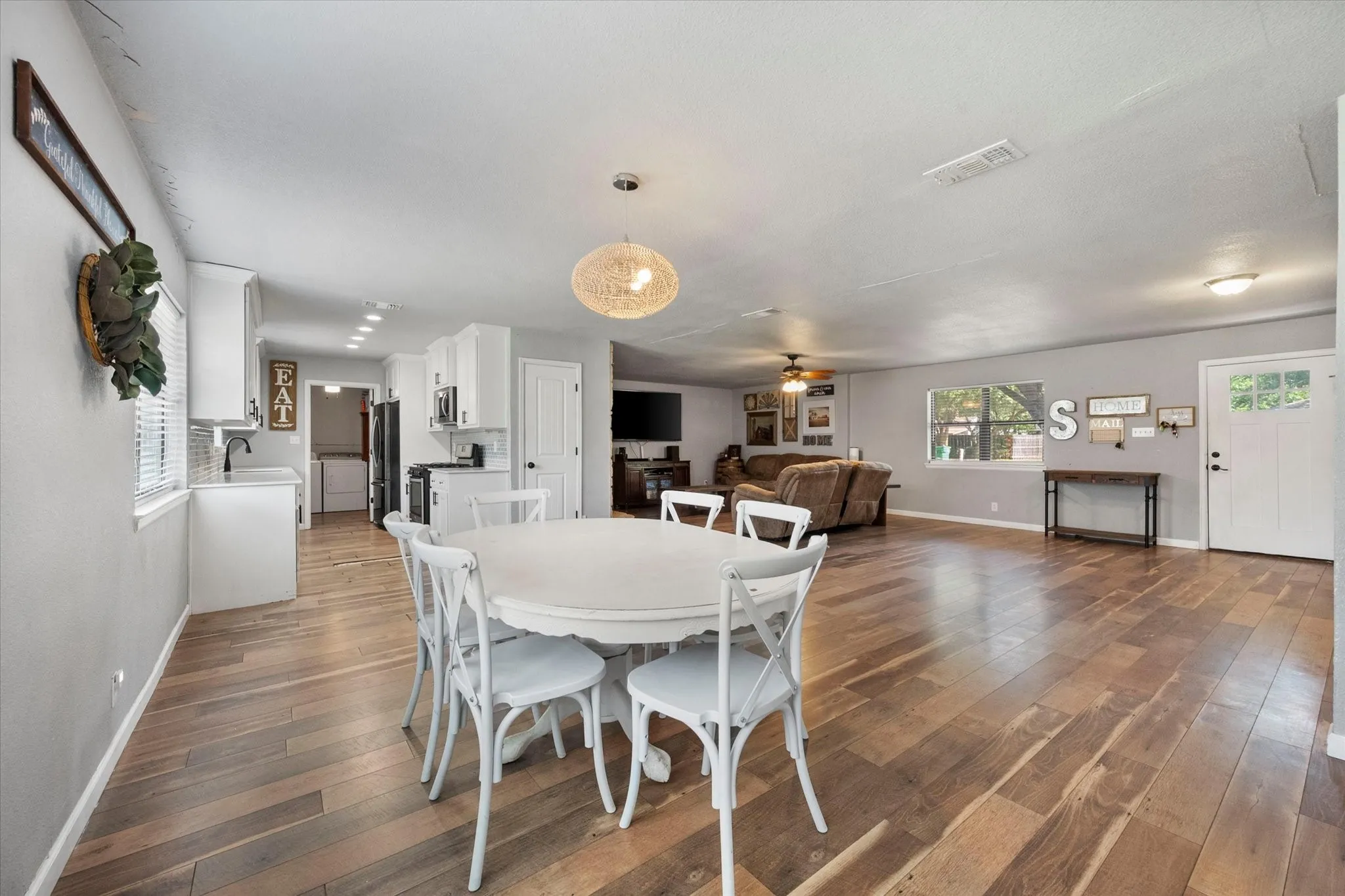 Single Family Residence For Sale in Johnson County , 202 Lone Star Street, Joshua, Texas 76058, 3 Bedroom, 2 Bathroom, 1 Garage spaces, 1,676 Sqft, built in 1972, mls#21356614, Real Estate Agent in Joshua, Homes For Sale in Johnson county, Homes For Sale in Joshua, Realtor in Joshua Texas, Real Estate Brokerage Independent Realty Texas, Luminita Cordes Realtor