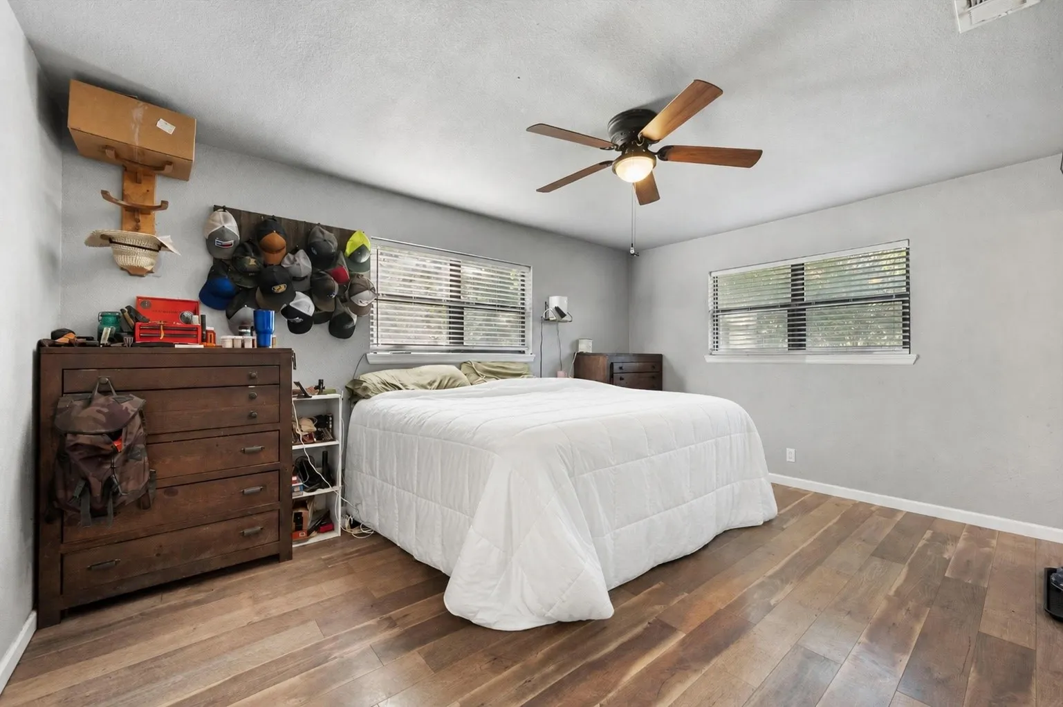 Single Family Residence For Sale in Johnson County , 202 Lone Star Street, Joshua, Texas 76058, 3 Bedroom, 2 Bathroom, 1 Garage spaces, 1,676 Sqft, built in 1972, mls#21356614, Real Estate Agent in Joshua, Homes For Sale in Johnson county, Homes For Sale in Joshua, Realtor in Joshua Texas, Real Estate Brokerage Independent Realty Texas, Luminita Cordes Realtor