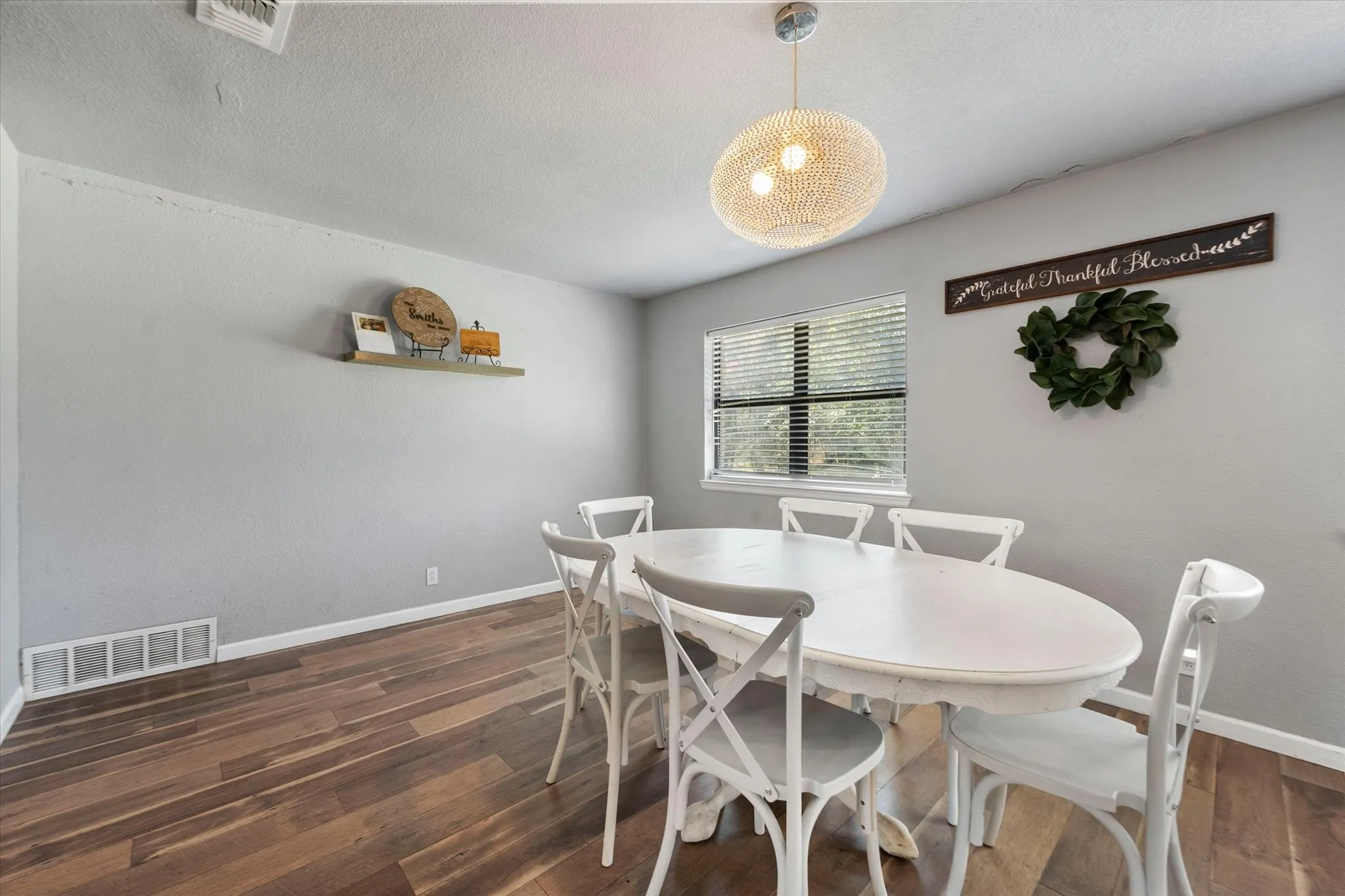 Single Family Residence For Sale in Johnson County , 202 Lone Star Street, Joshua, Texas 76058, 3 Bedroom, 2 Bathroom, 1 Garage spaces, 1,676 Sqft, built in 1972, mls#21356614, Real Estate Agent in Joshua, Homes For Sale in Johnson county, Homes For Sale in Joshua, Realtor in Joshua Texas, Real Estate Brokerage Independent Realty Texas, Luminita Cordes Realtor