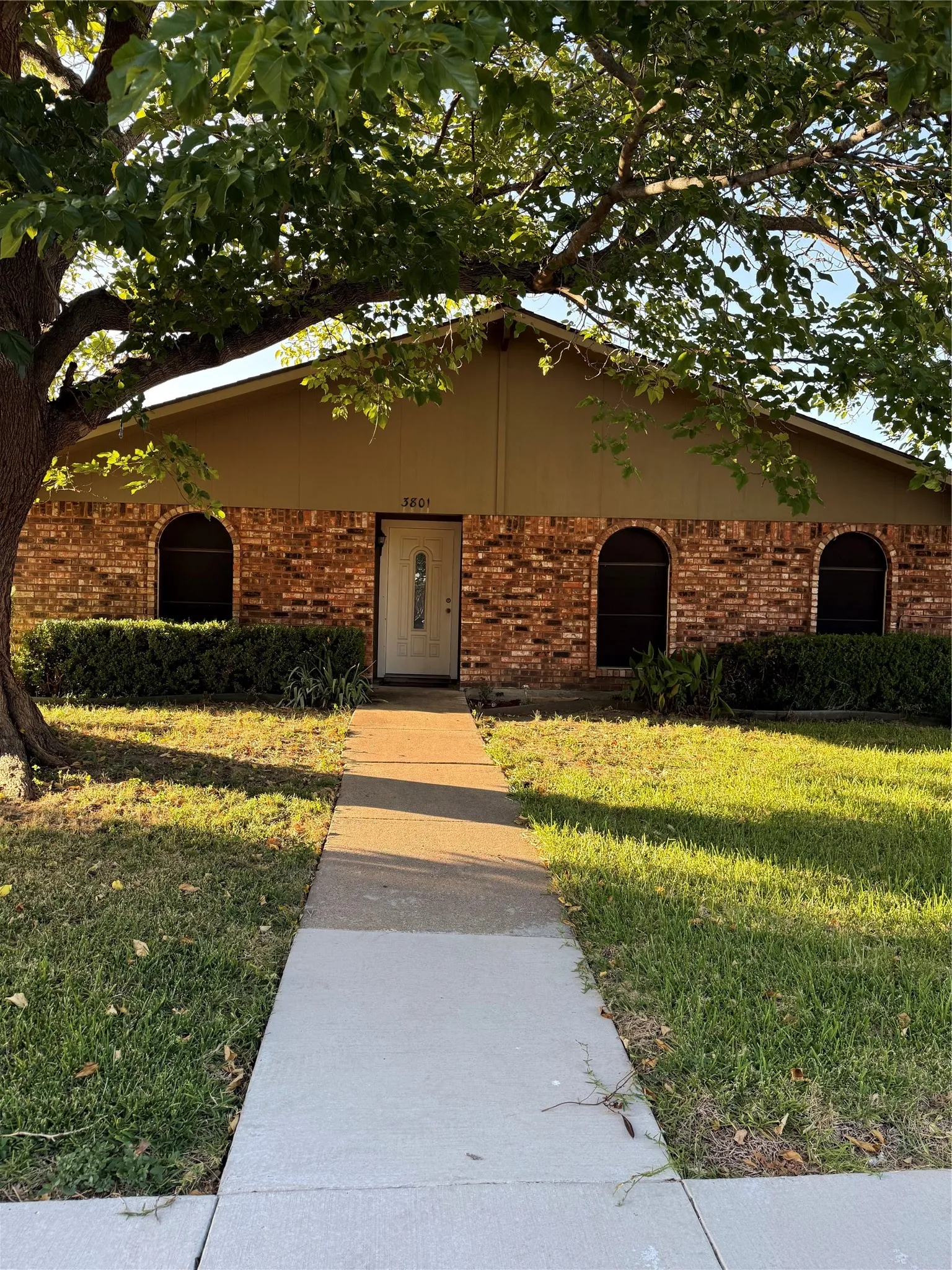 Single Family Residence For Sale in Dallas County , 3801 Guthrie Road, Garland, Texas 75043, 3 Bedroom, 2 Bathroom, 2 Garage spaces, 1,436 Sqft, built in 1977, mls#21356636, Real Estate Agent in Garland, Homes For Sale in Dallas county, Homes For Sale in Garland, Realtor in Garland Texas, Real Estate Brokerage Independent Realty Texas, Luminita Cordes Realtor