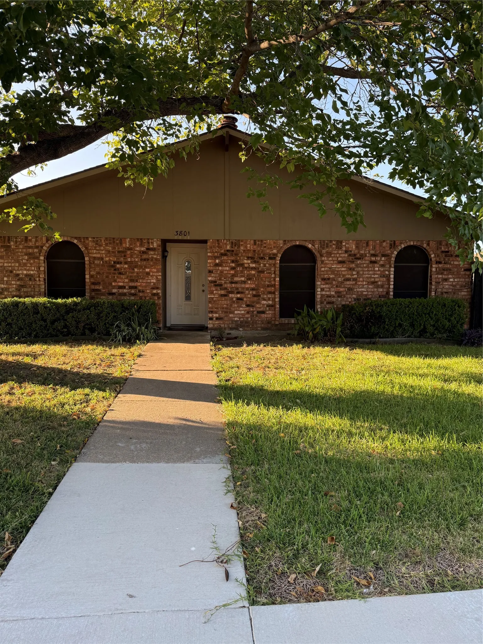 Single Family Residence For Sale in Dallas County , 3801 Guthrie Road, Garland, Texas 75043, 3 Bedroom, 2 Bathroom, 2 Garage spaces, 1,436 Sqft, built in 1977, mls#21356636, Real Estate Agent in Garland, Homes For Sale in Dallas county, Homes For Sale in Garland, Realtor in Garland Texas, Real Estate Brokerage Independent Realty Texas, Luminita Cordes Realtor