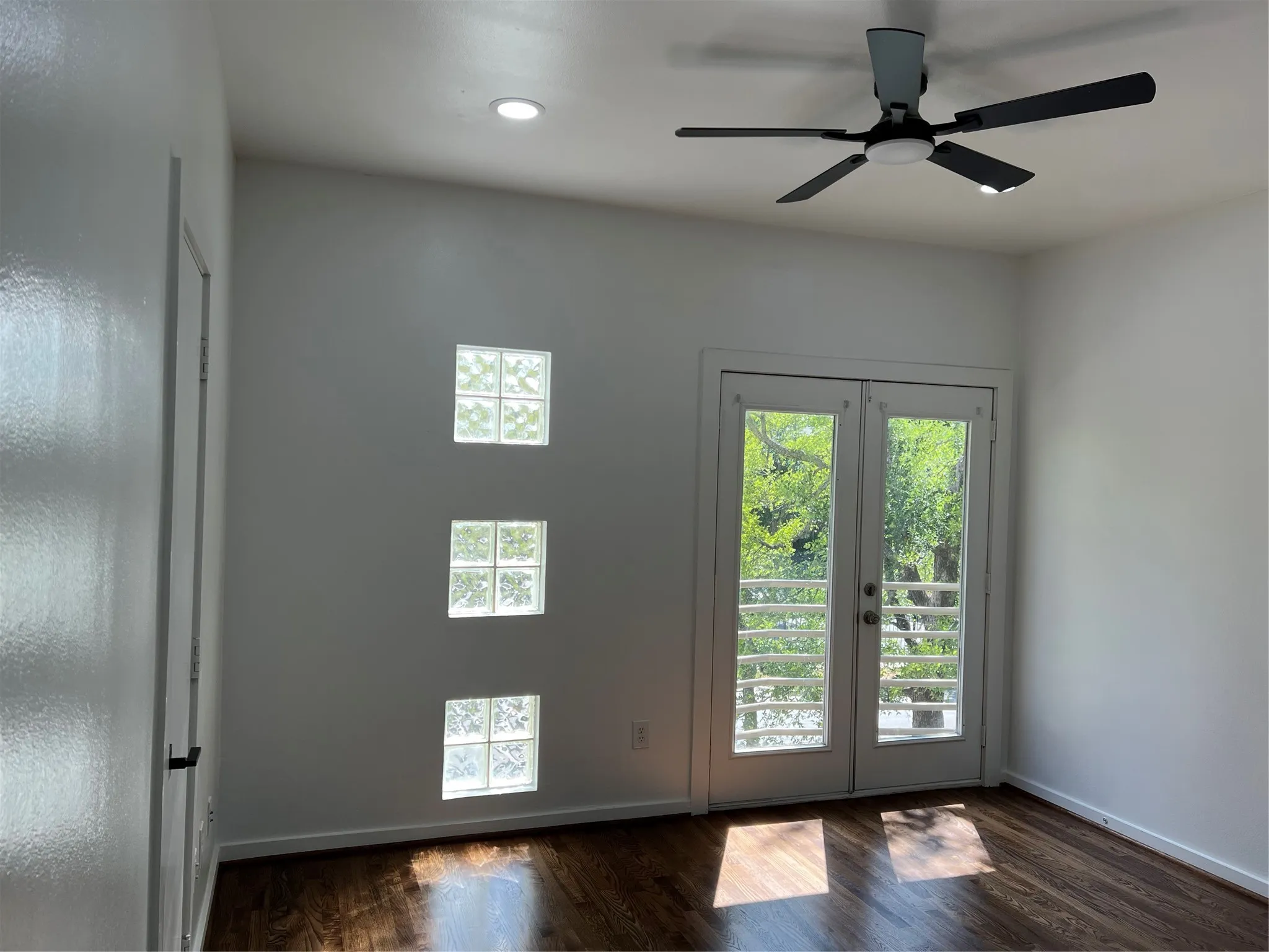 Townhouse For Sale in Dallas County , 4304 Gilbert Avenue, Dallas, Texas 75219, 3 Bedroom, 3 Bathroom, 2 Garage spaces, 1,957 Sqft, built in 1998, mls#21356645, Real Estate Agent in Dallas, Homes For Sale in Dallas county, Homes For Sale in Dallas, Realtor in Dallas Texas, Real Estate Brokerage Independent Realty Texas, Luminita Cordes Realtor