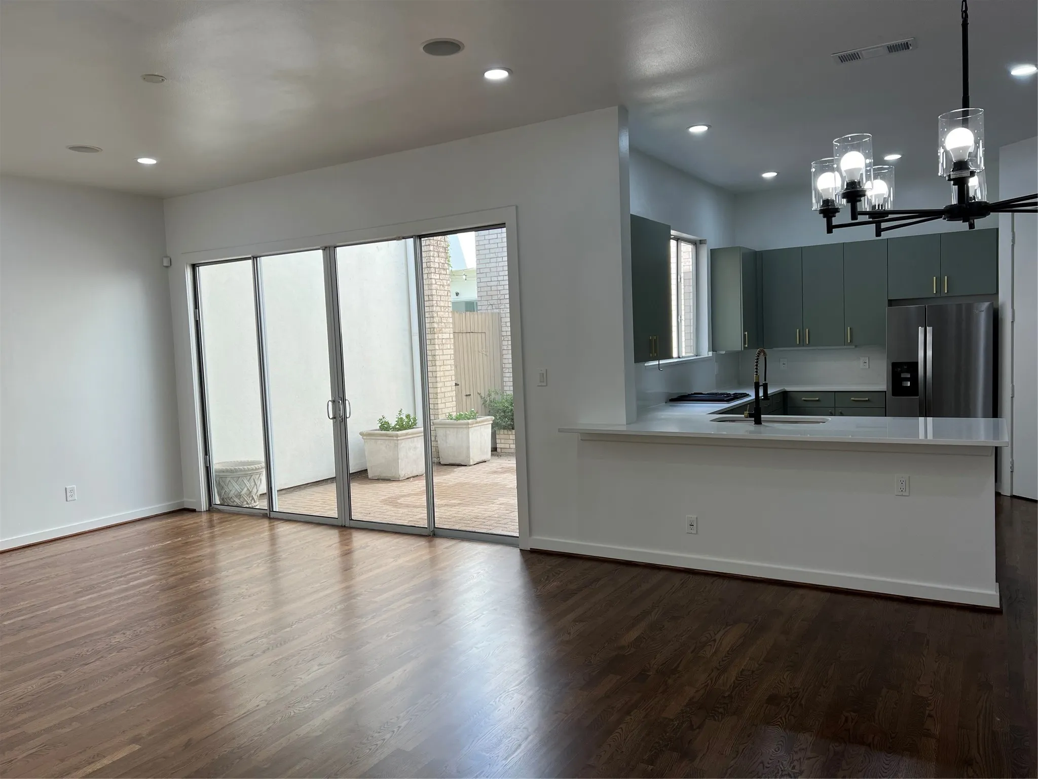 Open concept - Look at all the natural light