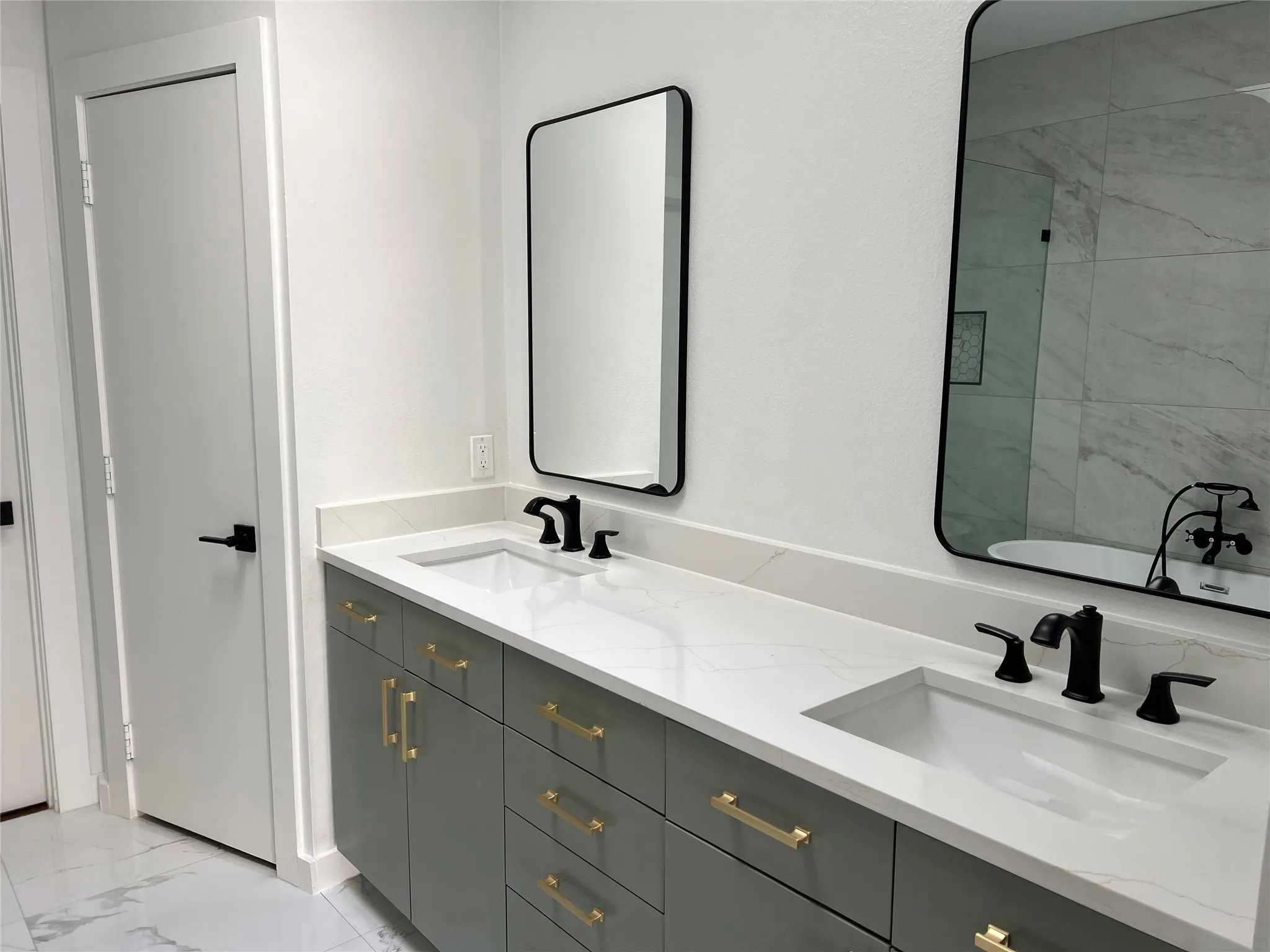 Townhouse For Sale in Dallas County , 4304 Gilbert Avenue, Dallas, Texas 75219, 3 Bedroom, 3 Bathroom, 2 Garage spaces, 1,957 Sqft, built in 1998, mls#21356645, Real Estate Agent in Dallas, Homes For Sale in Dallas county, Homes For Sale in Dallas, Realtor in Dallas Texas, Real Estate Brokerage Independent Realty Texas, Luminita Cordes Realtor