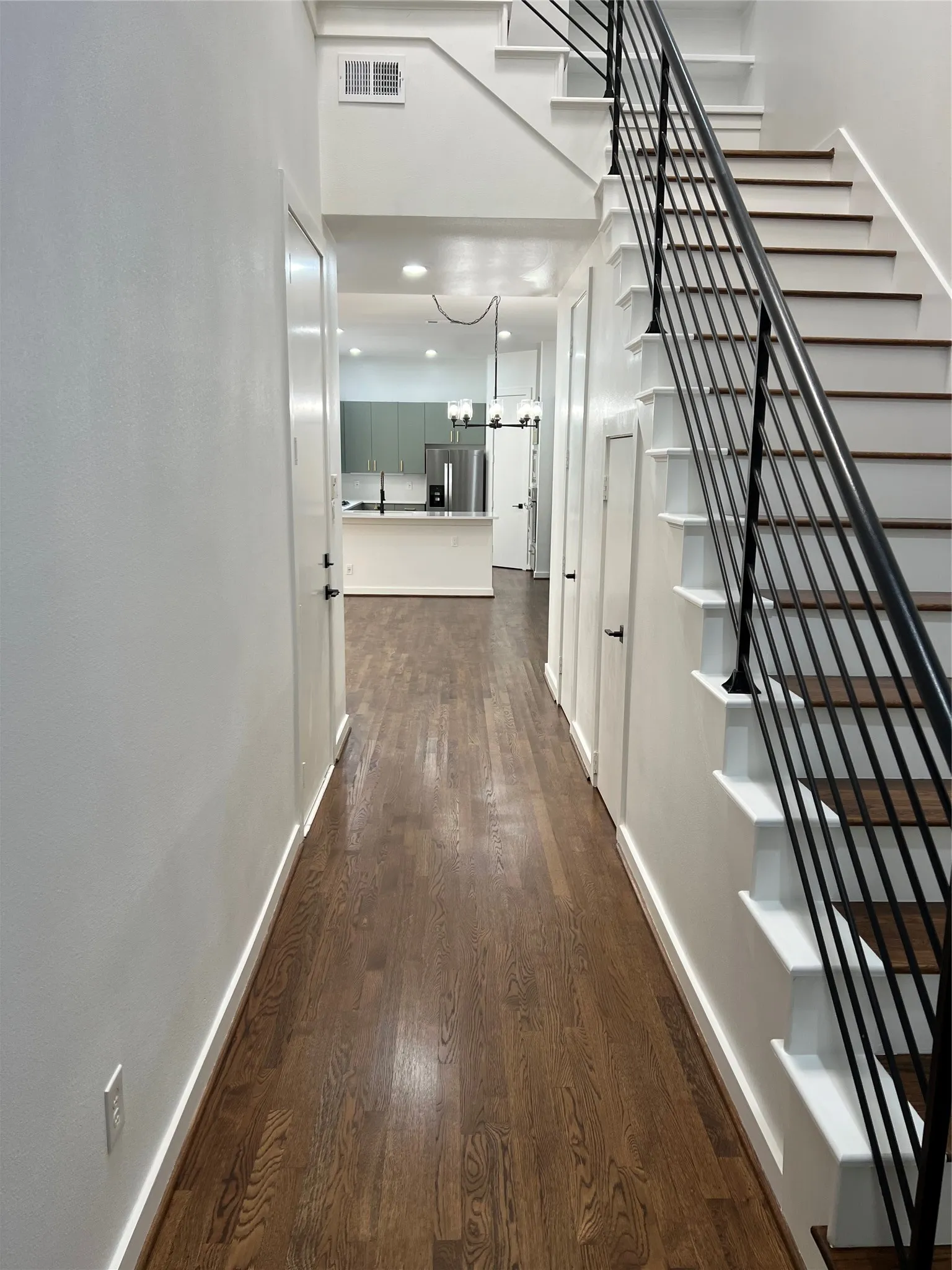 Townhouse For Sale in Dallas County , 4304 Gilbert Avenue, Dallas, Texas 75219, 3 Bedroom, 3 Bathroom, 2 Garage spaces, 1,957 Sqft, built in 1998, mls#21356645, Real Estate Agent in Dallas, Homes For Sale in Dallas county, Homes For Sale in Dallas, Realtor in Dallas Texas, Real Estate Brokerage Independent Realty Texas, Luminita Cordes Realtor