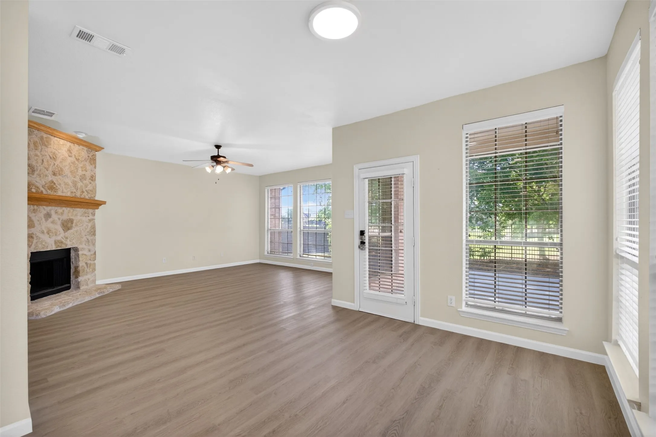 Single Family Residence For Rent in Tarrant County , 2616 Cove Drive, Grand Prairie, Texas 75054, 4 Bedroom, 4 Bathroom, 2 Garage spaces, 2,840 Sqft, built in 2005, mls#21356648, Real Estate Agent in Grand Prairie, Homes For Rent in Tarrant county, Homes For Rent in Grand Prairie, Realtor in Grand Prairie Texas, Real Estate Brokerage Independent Realty Texas, Luminita Cordes Realtor