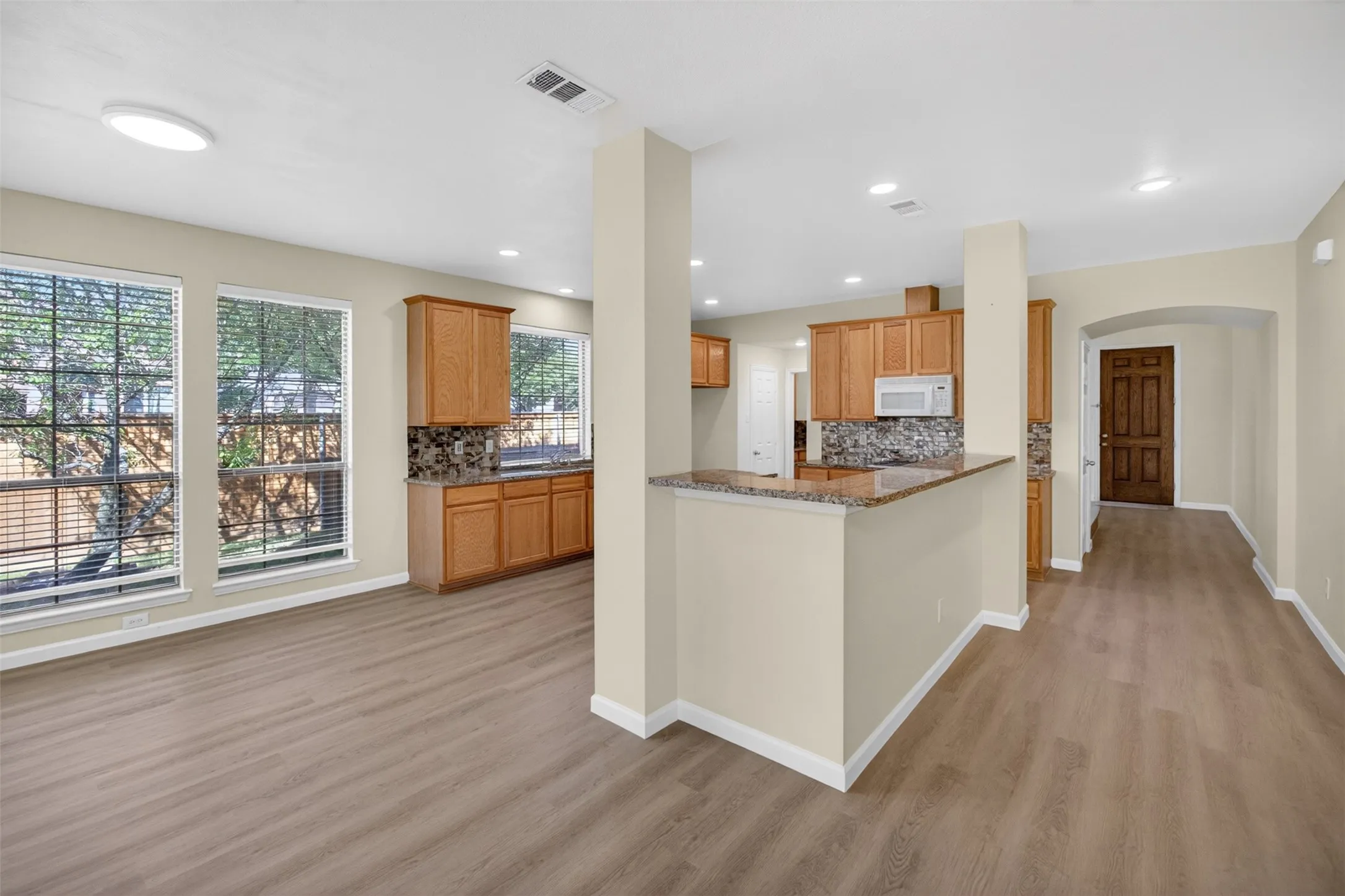Single Family Residence For Rent in Tarrant County , 2616 Cove Drive, Grand Prairie, Texas 75054, 4 Bedroom, 4 Bathroom, 2 Garage spaces, 2,840 Sqft, built in 2005, mls#21356648, Real Estate Agent in Grand Prairie, Homes For Rent in Tarrant county, Homes For Rent in Grand Prairie, Realtor in Grand Prairie Texas, Real Estate Brokerage Independent Realty Texas, Luminita Cordes Realtor