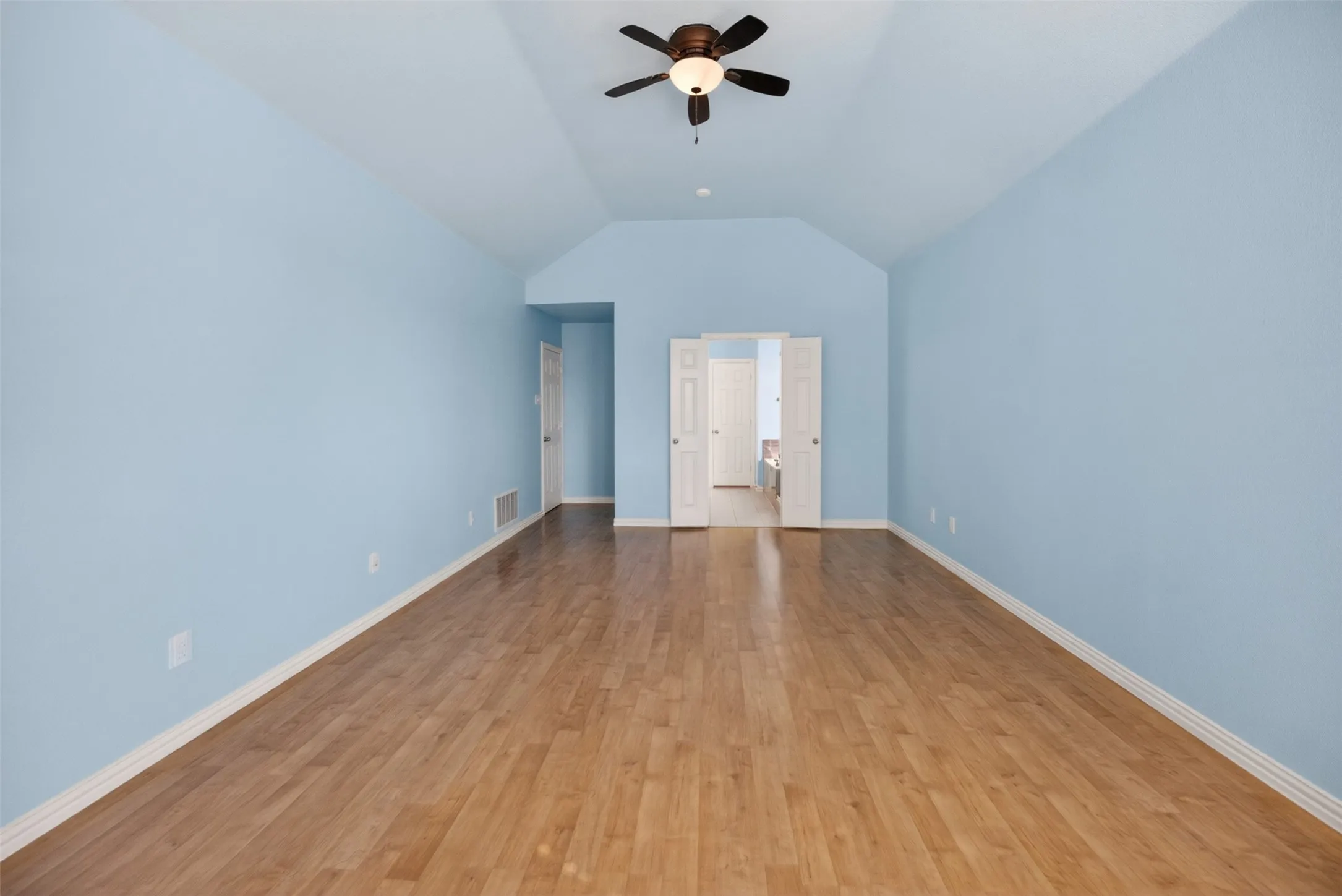 Single Family Residence For Rent in Tarrant County , 2616 Cove Drive, Grand Prairie, Texas 75054, 4 Bedroom, 4 Bathroom, 2 Garage spaces, 2,840 Sqft, built in 2005, mls#21356648, Real Estate Agent in Grand Prairie, Homes For Rent in Tarrant county, Homes For Rent in Grand Prairie, Realtor in Grand Prairie Texas, Real Estate Brokerage Independent Realty Texas, Luminita Cordes Realtor