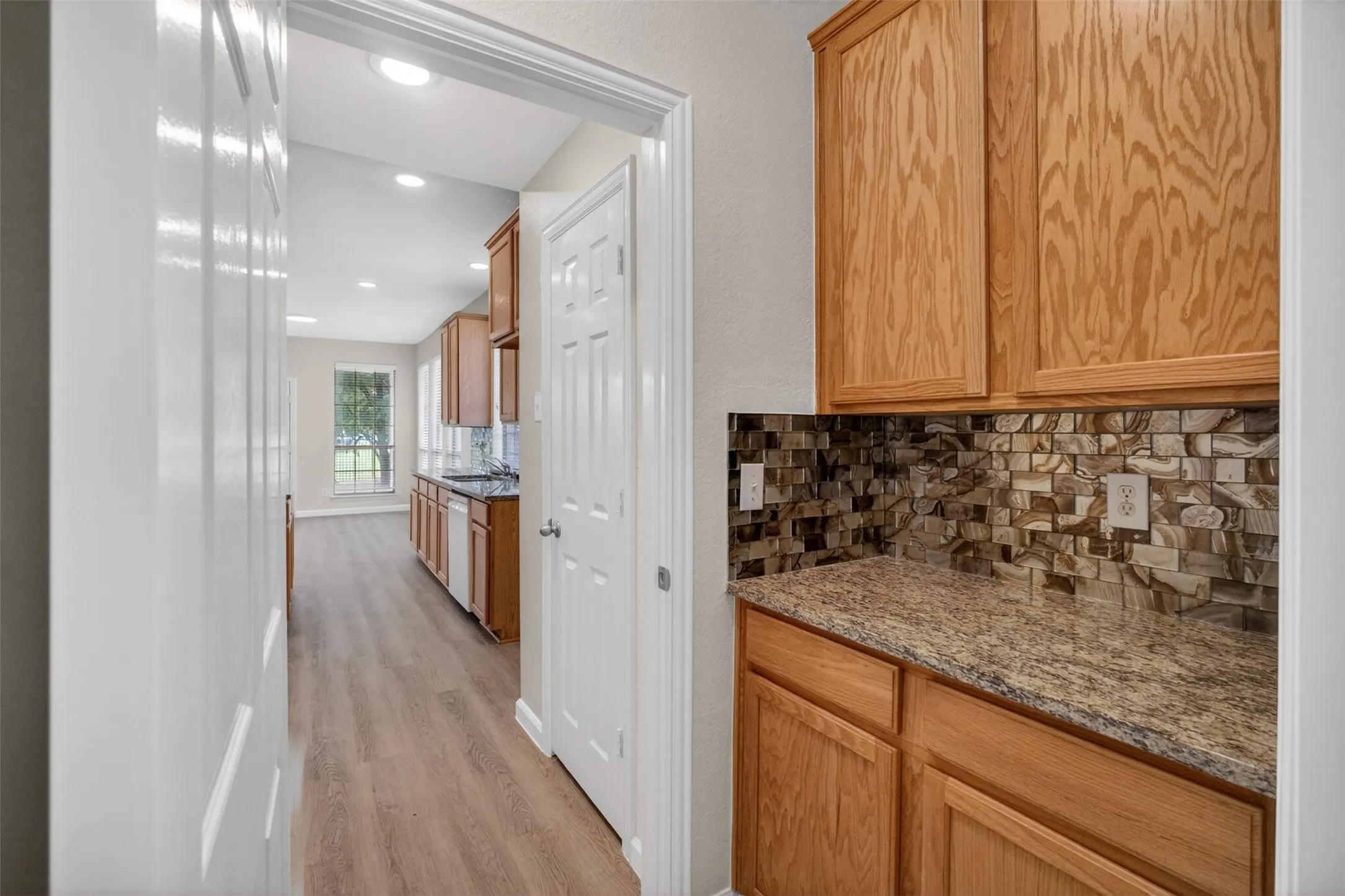 Single Family Residence For Rent in Tarrant County , 2616 Cove Drive, Grand Prairie, Texas 75054, 4 Bedroom, 4 Bathroom, 2 Garage spaces, 2,840 Sqft, built in 2005, mls#21356648, Real Estate Agent in Grand Prairie, Homes For Rent in Tarrant county, Homes For Rent in Grand Prairie, Realtor in Grand Prairie Texas, Real Estate Brokerage Independent Realty Texas, Luminita Cordes Realtor