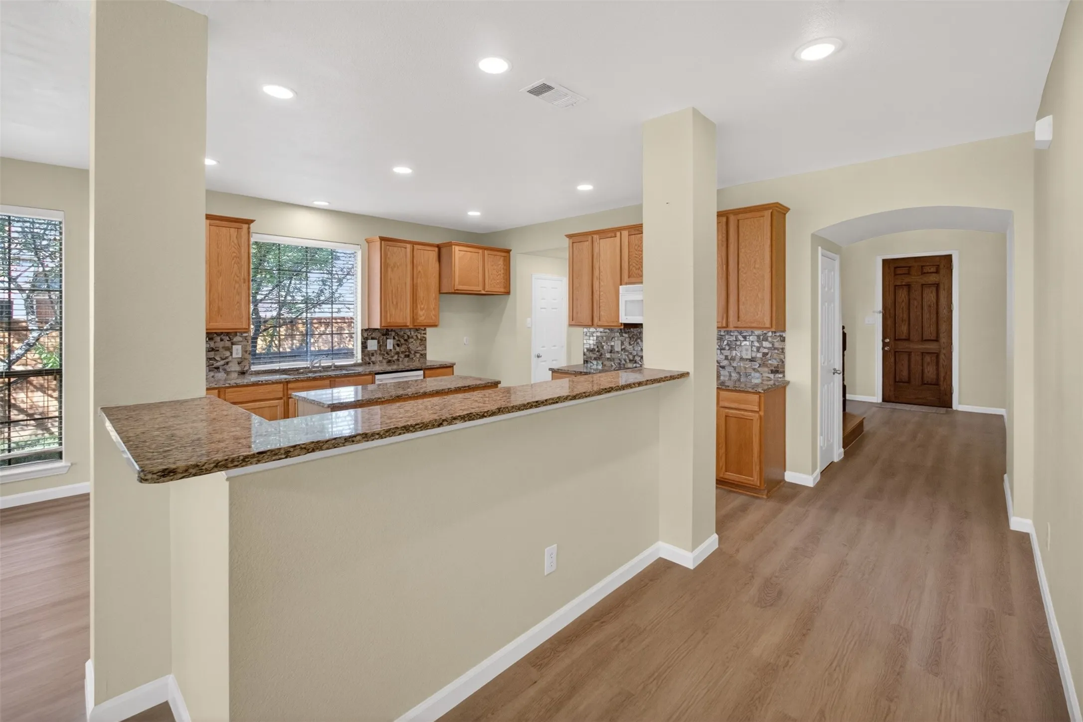 Single Family Residence For Rent in Tarrant County , 2616 Cove Drive, Grand Prairie, Texas 75054, 4 Bedroom, 4 Bathroom, 2 Garage spaces, 2,840 Sqft, built in 2005, mls#21356648, Real Estate Agent in Grand Prairie, Homes For Rent in Tarrant county, Homes For Rent in Grand Prairie, Realtor in Grand Prairie Texas, Real Estate Brokerage Independent Realty Texas, Luminita Cordes Realtor