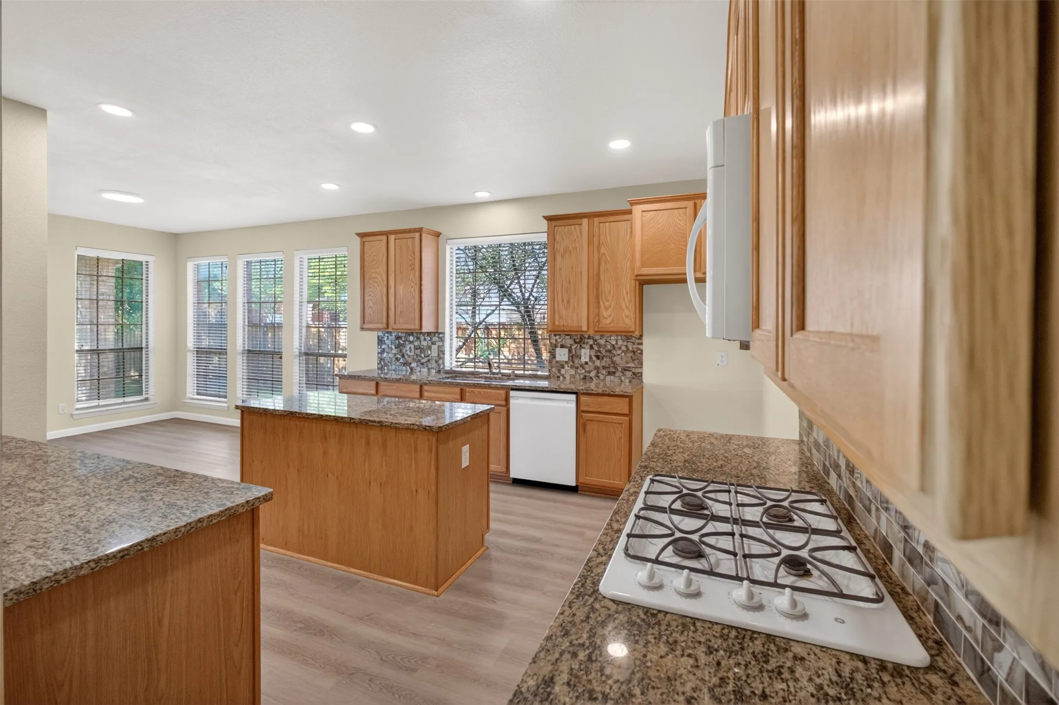 Single Family Residence For Rent in Tarrant County , 2616 Cove Drive, Grand Prairie, Texas 75054, 4 Bedroom, 4 Bathroom, 2 Garage spaces, 2,840 Sqft, built in 2005, mls#21356648, Real Estate Agent in Grand Prairie, Homes For Rent in Tarrant county, Homes For Rent in Grand Prairie, Realtor in Grand Prairie Texas, Real Estate Brokerage Independent Realty Texas, Luminita Cordes Realtor