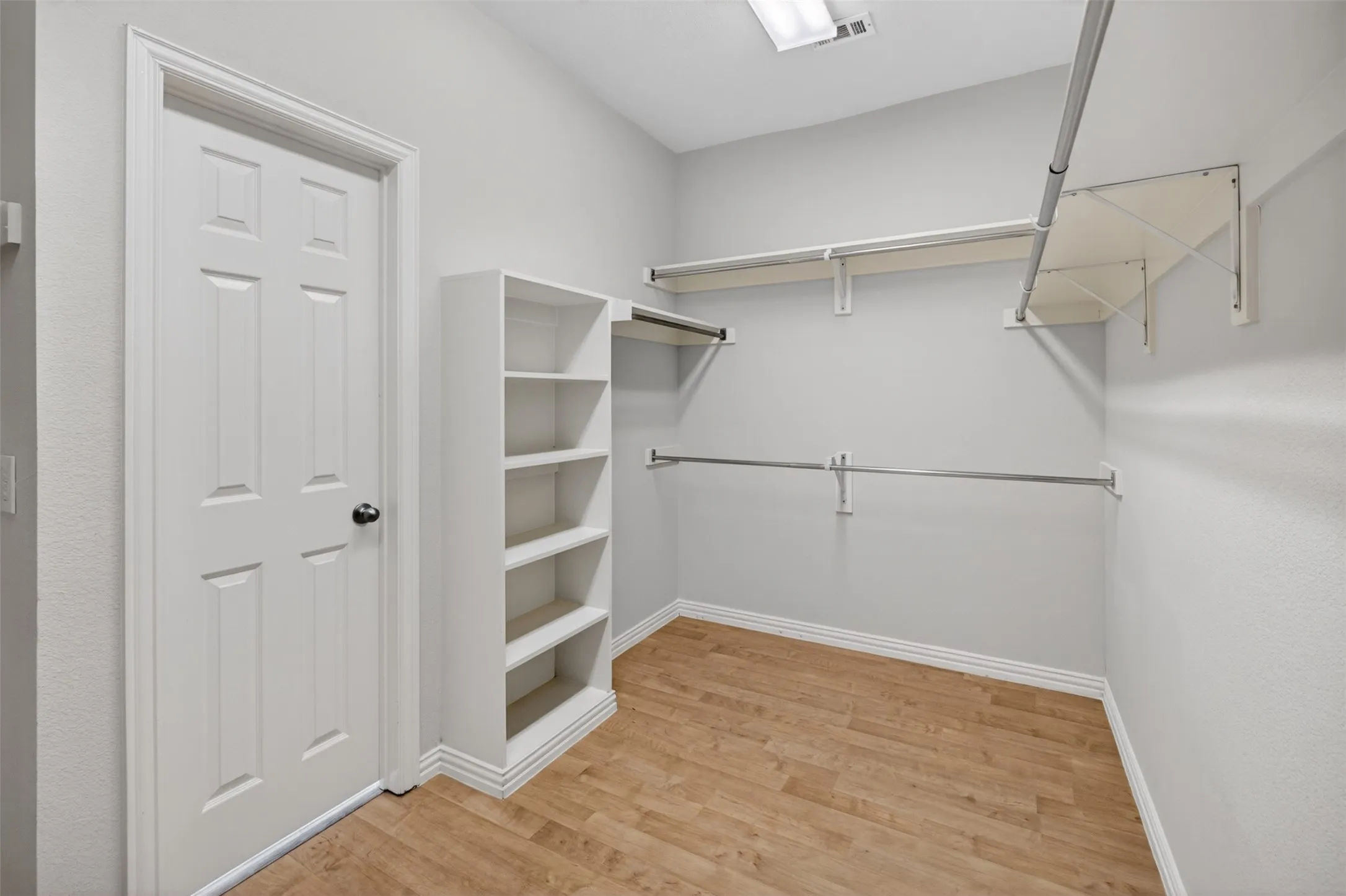 Single Family Residence For Rent in Tarrant County , 2616 Cove Drive, Grand Prairie, Texas 75054, 4 Bedroom, 4 Bathroom, 2 Garage spaces, 2,840 Sqft, built in 2005, mls#21356648, Real Estate Agent in Grand Prairie, Homes For Rent in Tarrant county, Homes For Rent in Grand Prairie, Realtor in Grand Prairie Texas, Real Estate Brokerage Independent Realty Texas, Luminita Cordes Realtor
