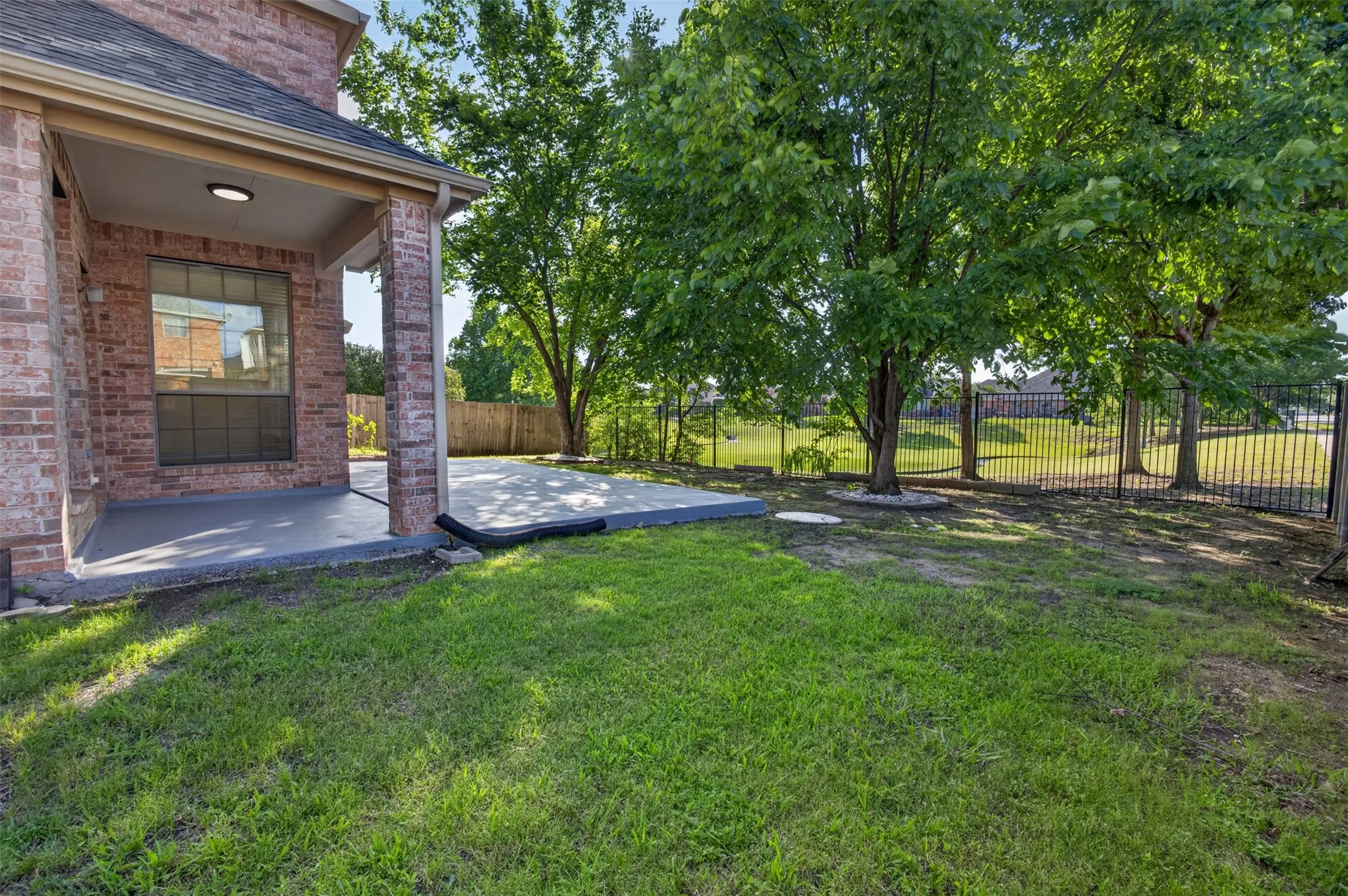 Single Family Residence For Rent in Tarrant County , 2616 Cove Drive, Grand Prairie, Texas 75054, 4 Bedroom, 4 Bathroom, 2 Garage spaces, 2,840 Sqft, built in 2005, mls#21356648, Real Estate Agent in Grand Prairie, Homes For Rent in Tarrant county, Homes For Rent in Grand Prairie, Realtor in Grand Prairie Texas, Real Estate Brokerage Independent Realty Texas, Luminita Cordes Realtor