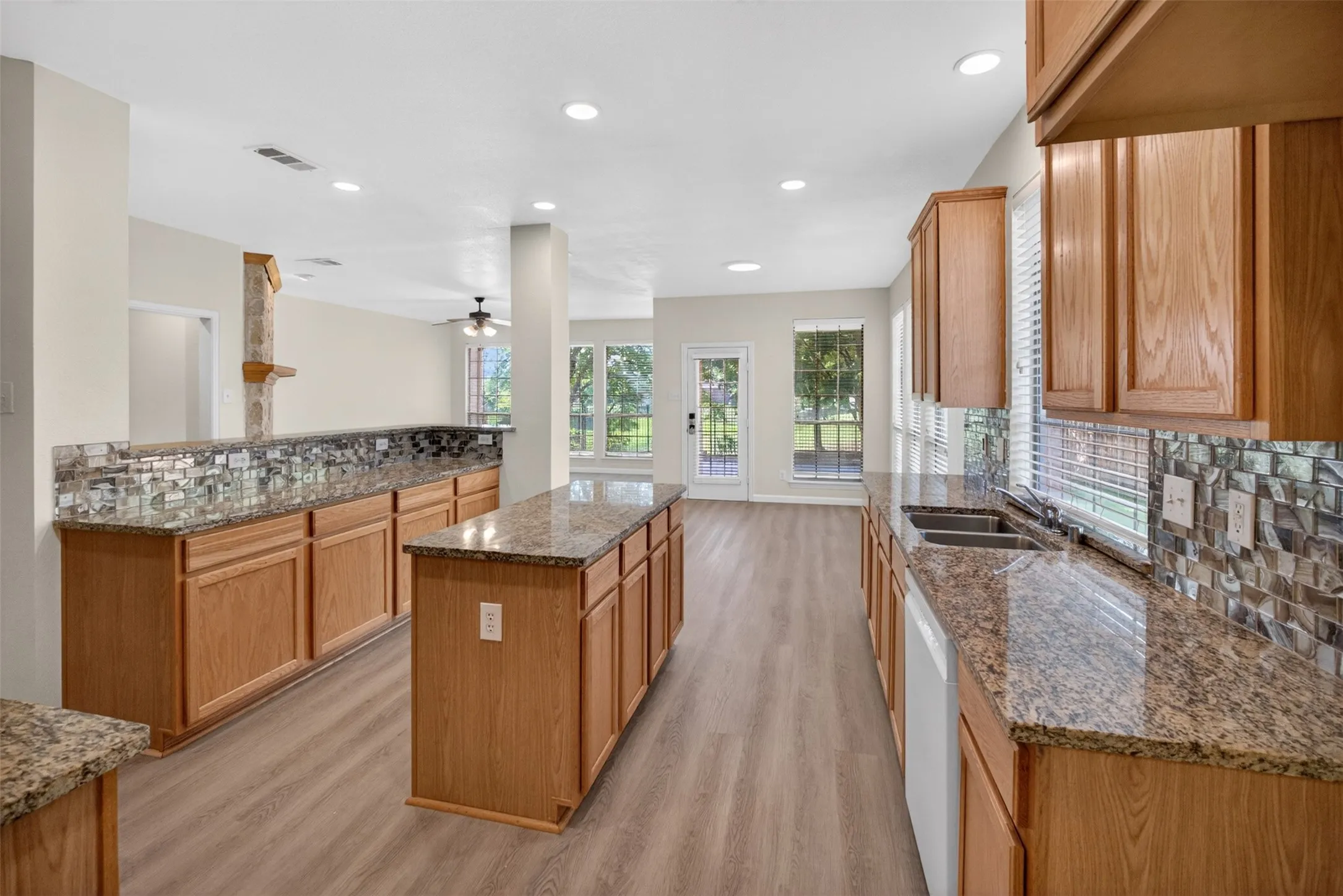 Single Family Residence For Rent in Tarrant County , 2616 Cove Drive, Grand Prairie, Texas 75054, 4 Bedroom, 4 Bathroom, 2 Garage spaces, 2,840 Sqft, built in 2005, mls#21356648, Real Estate Agent in Grand Prairie, Homes For Rent in Tarrant county, Homes For Rent in Grand Prairie, Realtor in Grand Prairie Texas, Real Estate Brokerage Independent Realty Texas, Luminita Cordes Realtor