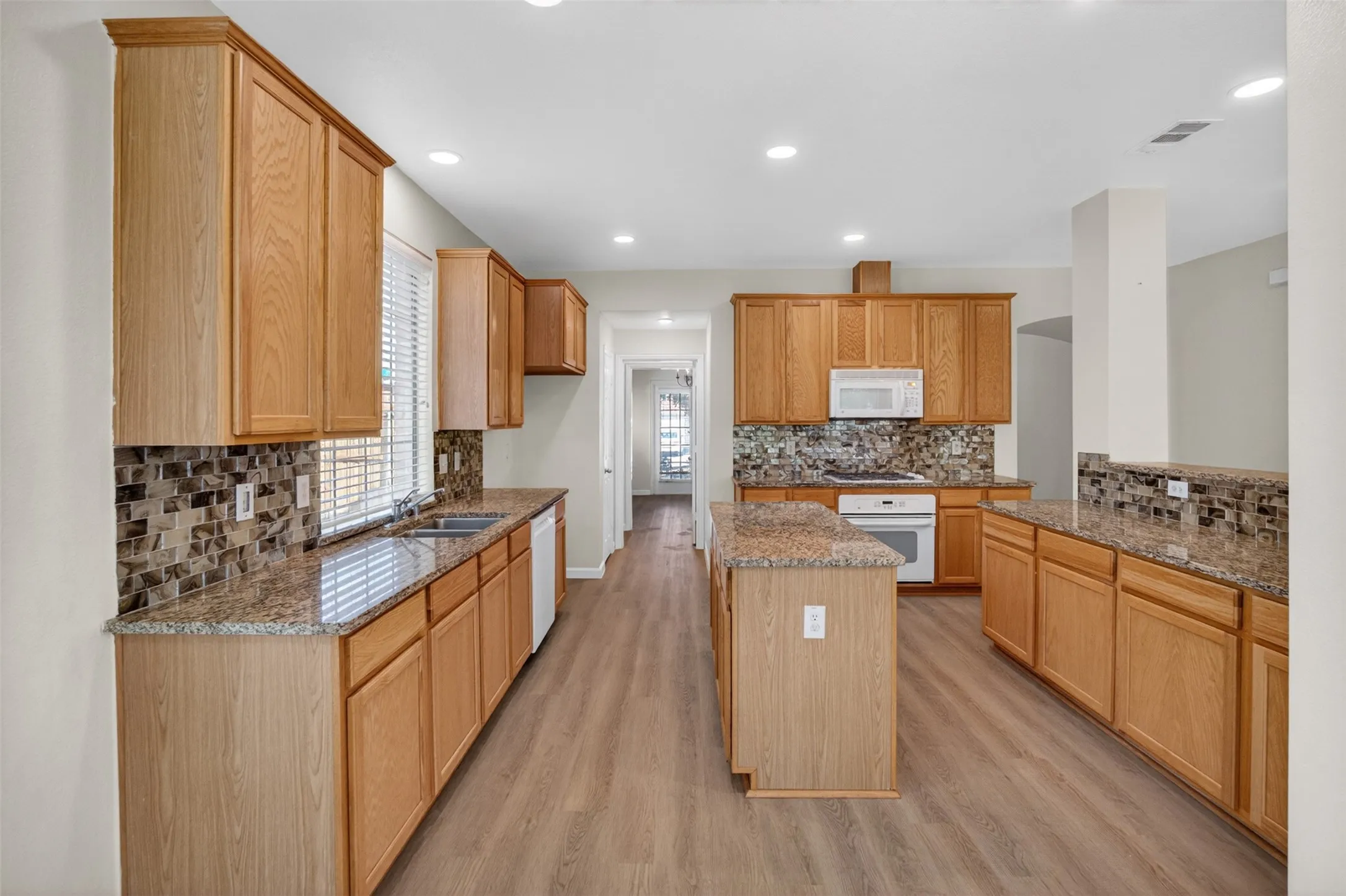 Single Family Residence For Rent in Tarrant County , 2616 Cove Drive, Grand Prairie, Texas 75054, 4 Bedroom, 4 Bathroom, 2 Garage spaces, 2,840 Sqft, built in 2005, mls#21356648, Real Estate Agent in Grand Prairie, Homes For Rent in Tarrant county, Homes For Rent in Grand Prairie, Realtor in Grand Prairie Texas, Real Estate Brokerage Independent Realty Texas, Luminita Cordes Realtor