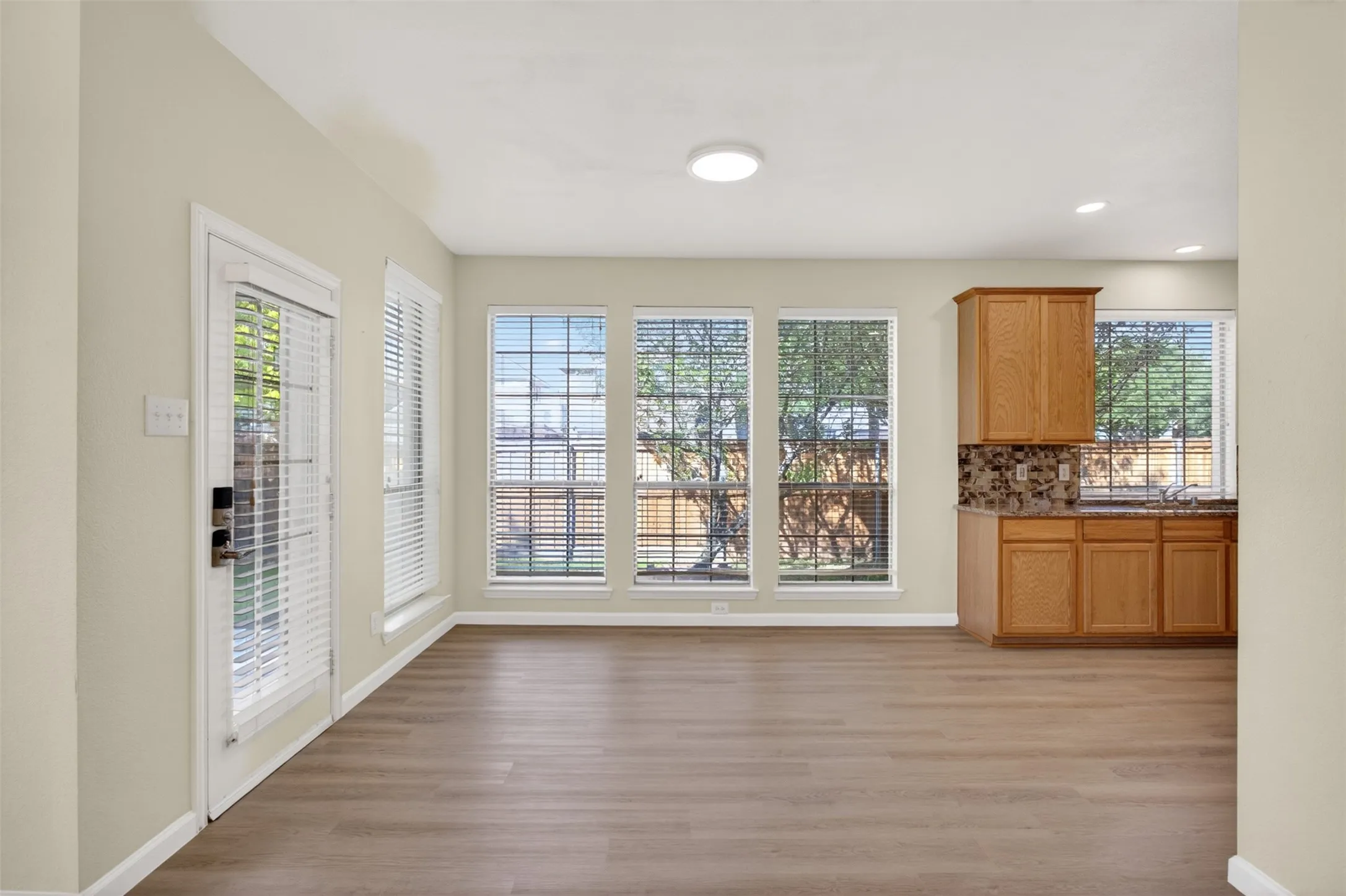 Single Family Residence For Rent in Tarrant County , 2616 Cove Drive, Grand Prairie, Texas 75054, 4 Bedroom, 4 Bathroom, 2 Garage spaces, 2,840 Sqft, built in 2005, mls#21356648, Real Estate Agent in Grand Prairie, Homes For Rent in Tarrant county, Homes For Rent in Grand Prairie, Realtor in Grand Prairie Texas, Real Estate Brokerage Independent Realty Texas, Luminita Cordes Realtor
