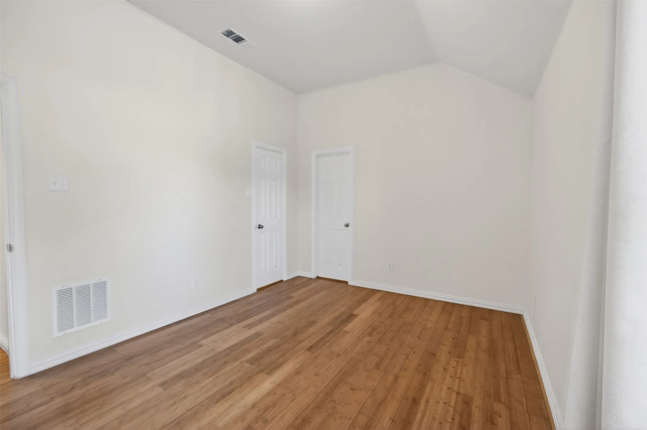 Single Family Residence For Rent in Tarrant County , 2616 Cove Drive, Grand Prairie, Texas 75054, 4 Bedroom, 4 Bathroom, 2 Garage spaces, 2,840 Sqft, built in 2005, mls#21356648, Real Estate Agent in Grand Prairie, Homes For Rent in Tarrant county, Homes For Rent in Grand Prairie, Realtor in Grand Prairie Texas, Real Estate Brokerage Independent Realty Texas, Luminita Cordes Realtor