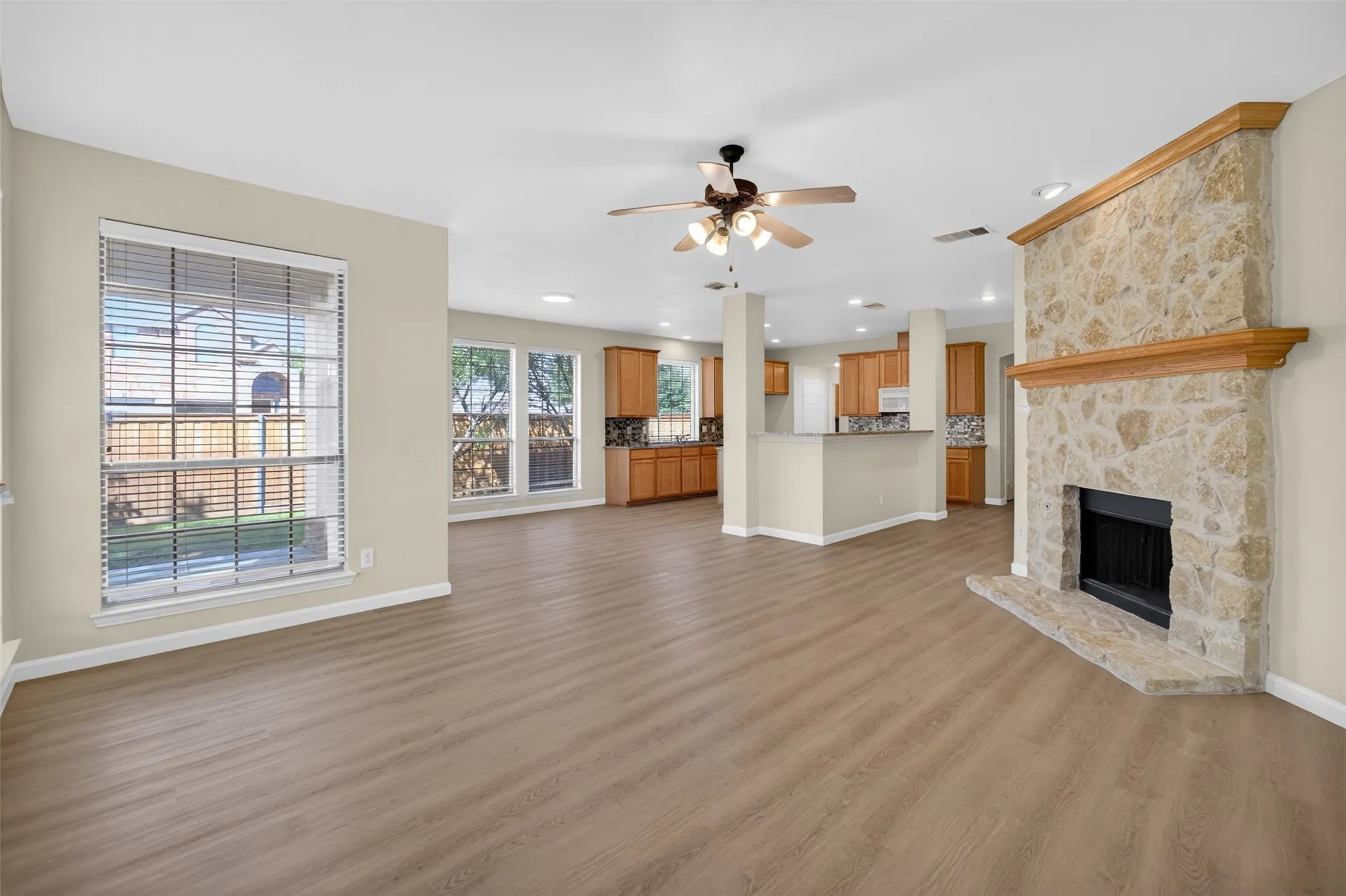 Single Family Residence For Rent in Tarrant County , 2616 Cove Drive, Grand Prairie, Texas 75054, 4 Bedroom, 4 Bathroom, 2 Garage spaces, 2,840 Sqft, built in 2005, mls#21356648, Real Estate Agent in Grand Prairie, Homes For Rent in Tarrant county, Homes For Rent in Grand Prairie, Realtor in Grand Prairie Texas, Real Estate Brokerage Independent Realty Texas, Luminita Cordes Realtor
