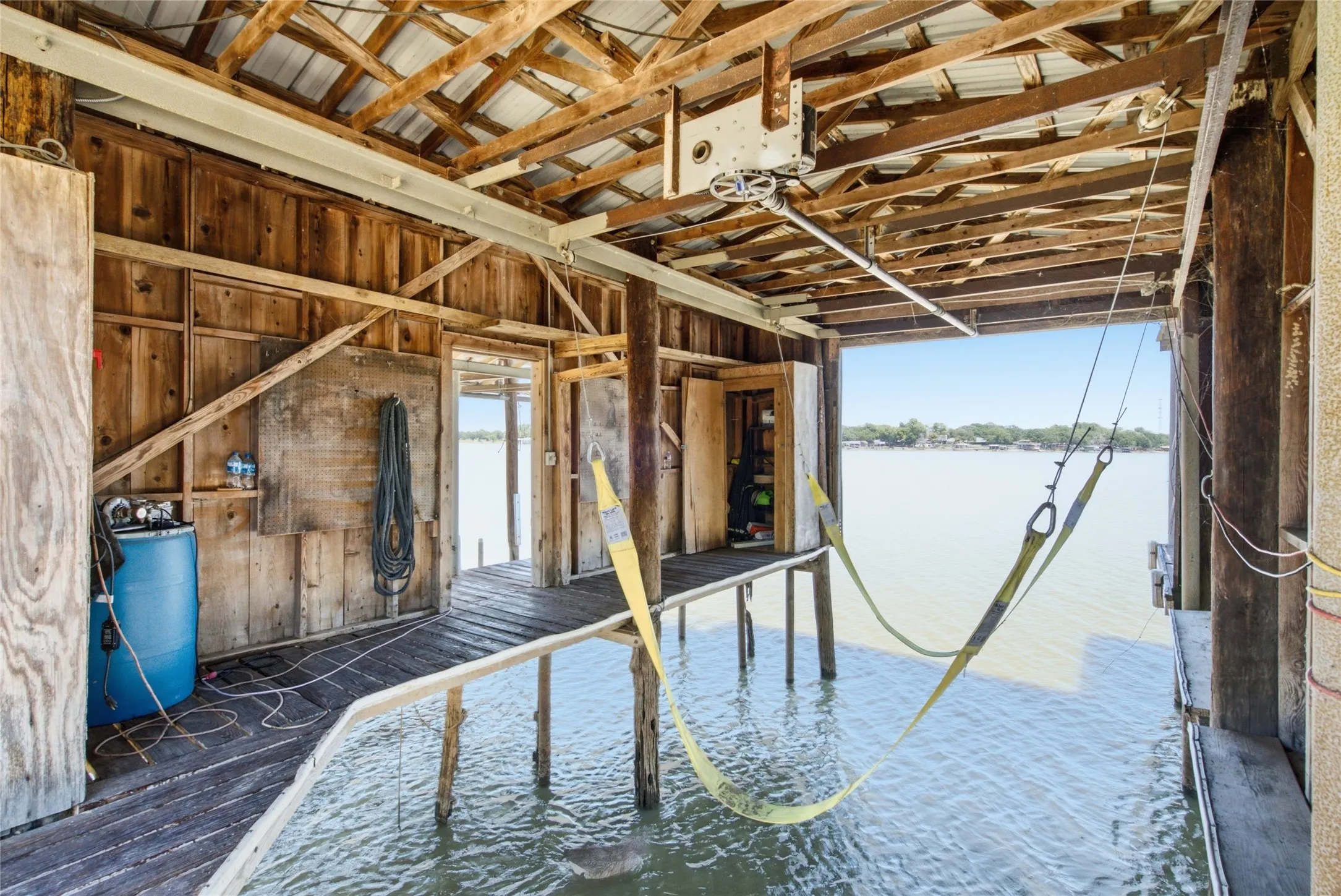 Single Family Residence For Sale in Tarrant County , 6820 Briar Road, Azle, Texas 76020, 3 Bedroom, 2 Bathroom, Garage spaces, 1,958 Sqft, built in 1948, Price $575,000, mls#21356654, Real Estate Agent in Azle, Homes For Sale in Tarrant county, Homes For Sale in Azle, Realtor in Azle Texas, Real Estate Brokerage Independent Realty Texas, Luminita Cordes Realtor