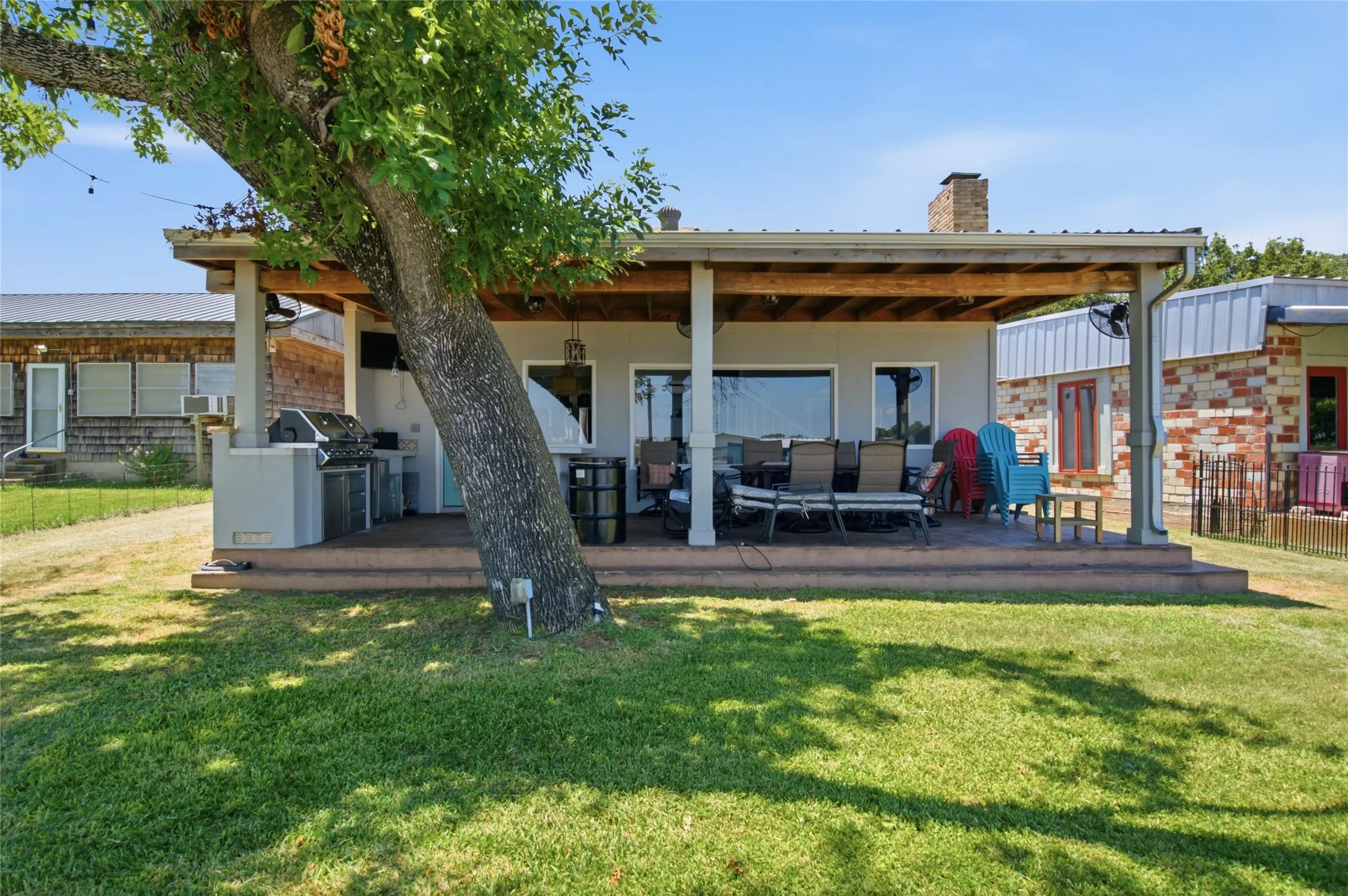 Single Family Residence For Sale in Tarrant County , 6820 Briar Road, Azle, Texas 76020, 3 Bedroom, 2 Bathroom, Garage spaces, 1,958 Sqft, built in 1948, Price $575,000, mls#21356654, Real Estate Agent in Azle, Homes For Sale in Tarrant county, Homes For Sale in Azle, Realtor in Azle Texas, Real Estate Brokerage Independent Realty Texas, Luminita Cordes Realtor