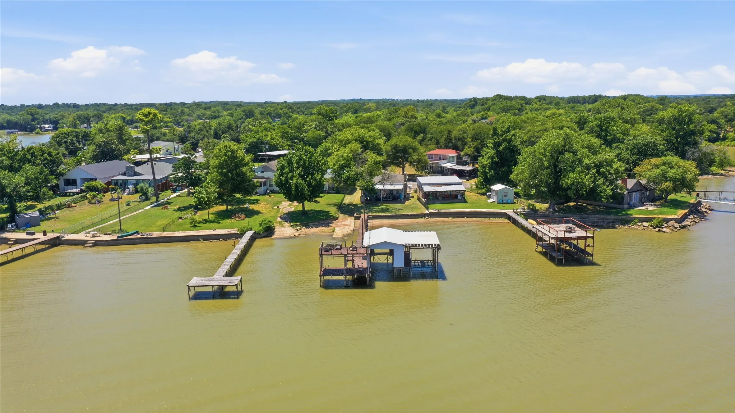 Single Family Residence For Sale in Tarrant County , 6820 Briar Road, Azle, Texas 76020, 3 Bedroom, 2 Bathroom, Garage spaces, 1,958 Sqft, built in 1948, Price $575,000, mls#21356654, Real Estate Agent in Azle, Homes For Sale in Tarrant county, Homes For Sale in Azle, Realtor in Azle Texas, Real Estate Brokerage Independent Realty Texas, Luminita Cordes Realtor