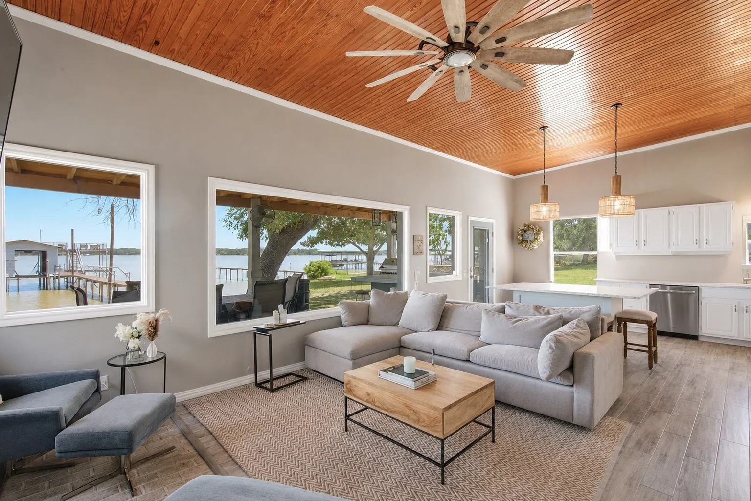 Single Family Residence For Sale in Tarrant County , 6820 Briar Road, Azle, Texas 76020, 3 Bedroom, 2 Bathroom, Garage spaces, 1,958 Sqft, built in 1948, Price $575,000, mls#21356654, Real Estate Agent in Azle, Homes For Sale in Tarrant county, Homes For Sale in Azle, Realtor in Azle Texas, Real Estate Brokerage Independent Realty Texas, Luminita Cordes Realtor