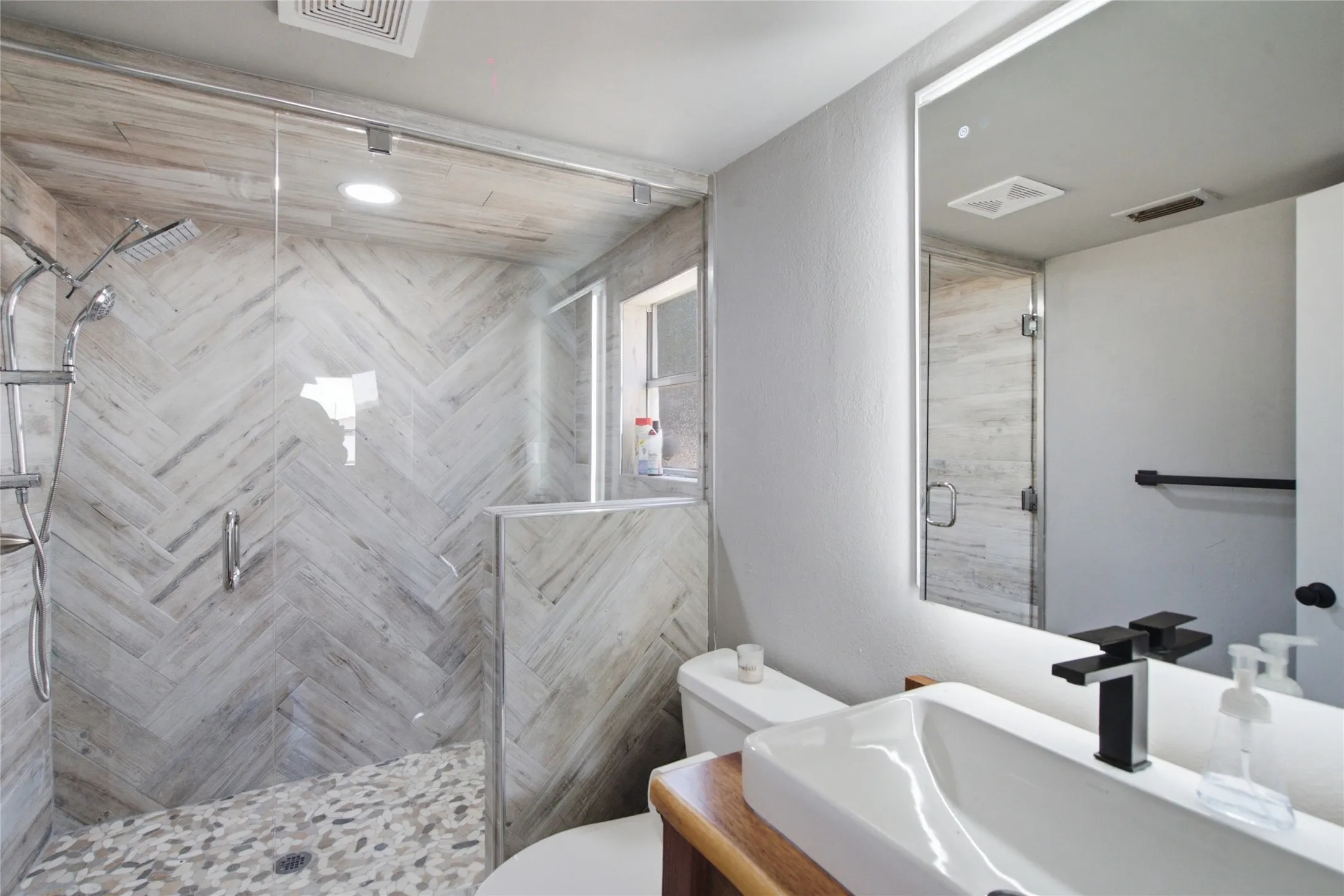 Single Family Residence For Sale in Tarrant County , 6820 Briar Road, Azle, Texas 76020, 3 Bedroom, 2 Bathroom, Garage spaces, 1,958 Sqft, built in 1948, Price $575,000, mls#21356654, Real Estate Agent in Azle, Homes For Sale in Tarrant county, Homes For Sale in Azle, Realtor in Azle Texas, Real Estate Brokerage Independent Realty Texas, Luminita Cordes Realtor