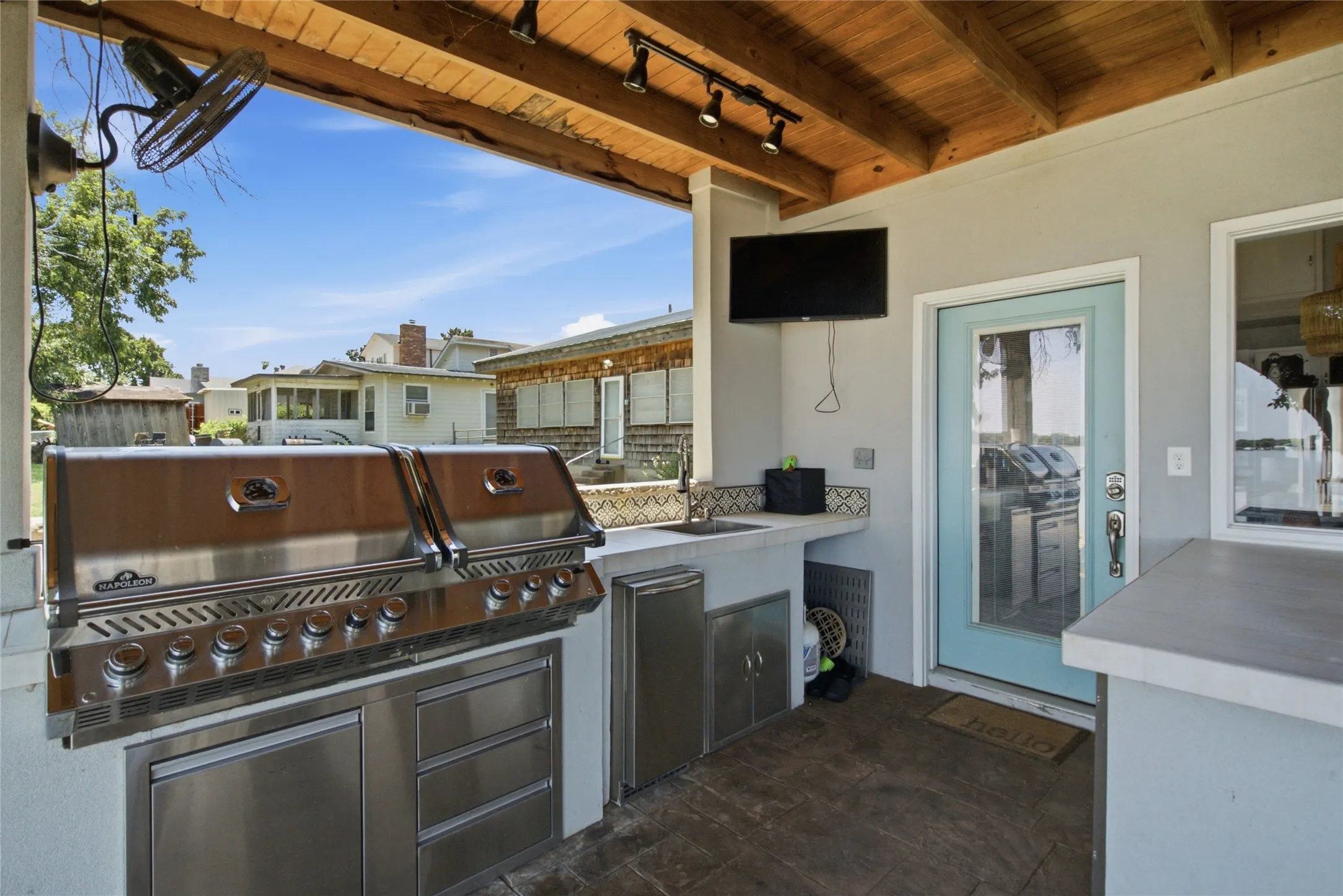 Single Family Residence For Sale in Tarrant County , 6820 Briar Road, Azle, Texas 76020, 3 Bedroom, 2 Bathroom, Garage spaces, 1,958 Sqft, built in 1948, Price $575,000, mls#21356654, Real Estate Agent in Azle, Homes For Sale in Tarrant county, Homes For Sale in Azle, Realtor in Azle Texas, Real Estate Brokerage Independent Realty Texas, Luminita Cordes Realtor