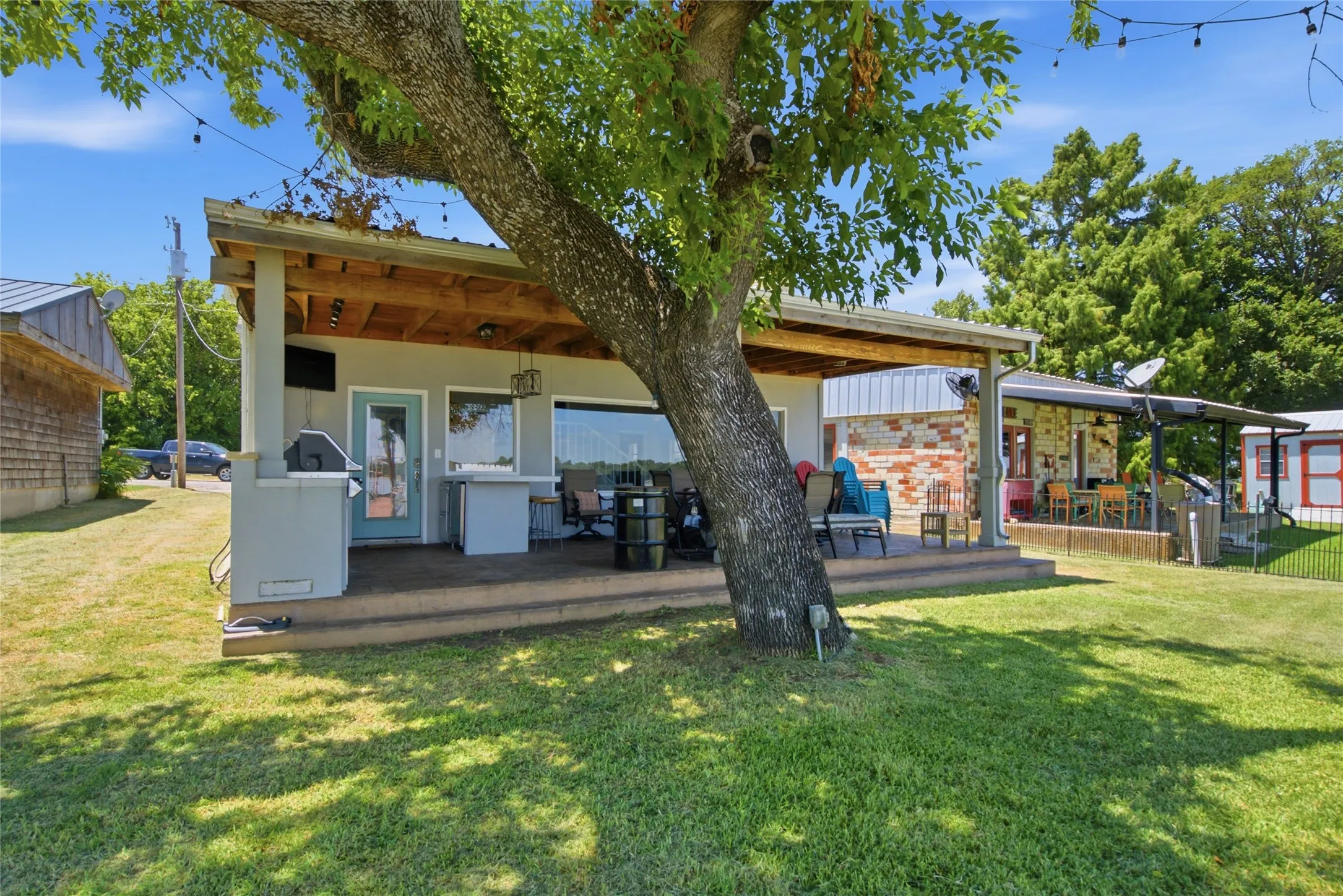 Single Family Residence For Sale in Tarrant County , 6820 Briar Road, Azle, Texas 76020, 3 Bedroom, 2 Bathroom, Garage spaces, 1,958 Sqft, built in 1948, Price $575,000, mls#21356654, Real Estate Agent in Azle, Homes For Sale in Tarrant county, Homes For Sale in Azle, Realtor in Azle Texas, Real Estate Brokerage Independent Realty Texas, Luminita Cordes Realtor