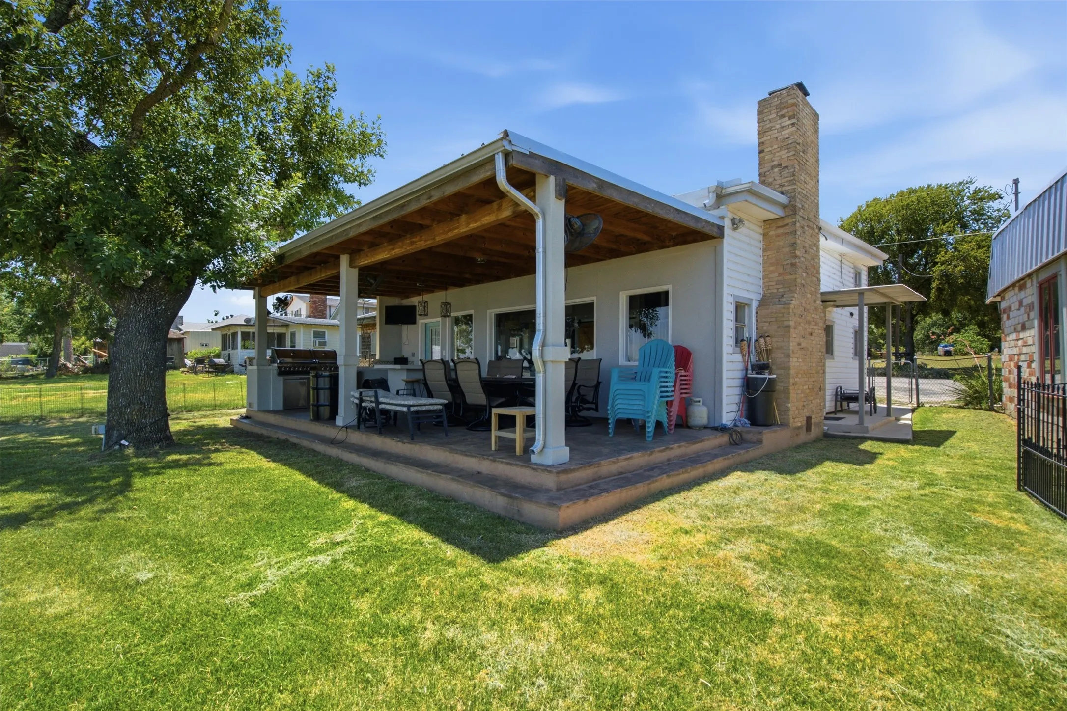 Single Family Residence For Sale in Tarrant County , 6820 Briar Road, Azle, Texas 76020, 3 Bedroom, 2 Bathroom, Garage spaces, 1,958 Sqft, built in 1948, Price $575,000, mls#21356654, Real Estate Agent in Azle, Homes For Sale in Tarrant county, Homes For Sale in Azle, Realtor in Azle Texas, Real Estate Brokerage Independent Realty Texas, Luminita Cordes Realtor