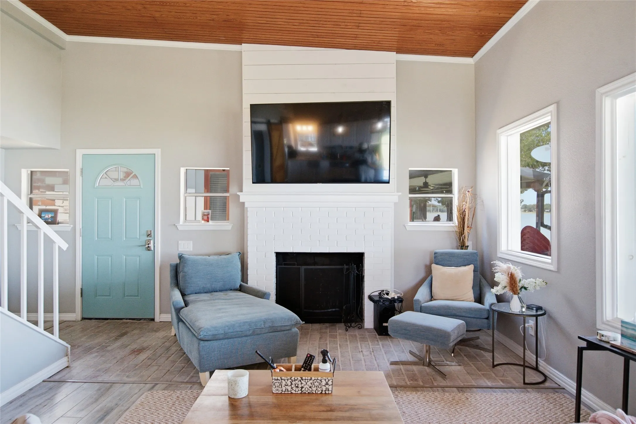 Single Family Residence For Sale in Tarrant County , 6820 Briar Road, Azle, Texas 76020, 3 Bedroom, 2 Bathroom, Garage spaces, 1,958 Sqft, built in 1948, Price $575,000, mls#21356654, Real Estate Agent in Azle, Homes For Sale in Tarrant county, Homes For Sale in Azle, Realtor in Azle Texas, Real Estate Brokerage Independent Realty Texas, Luminita Cordes Realtor