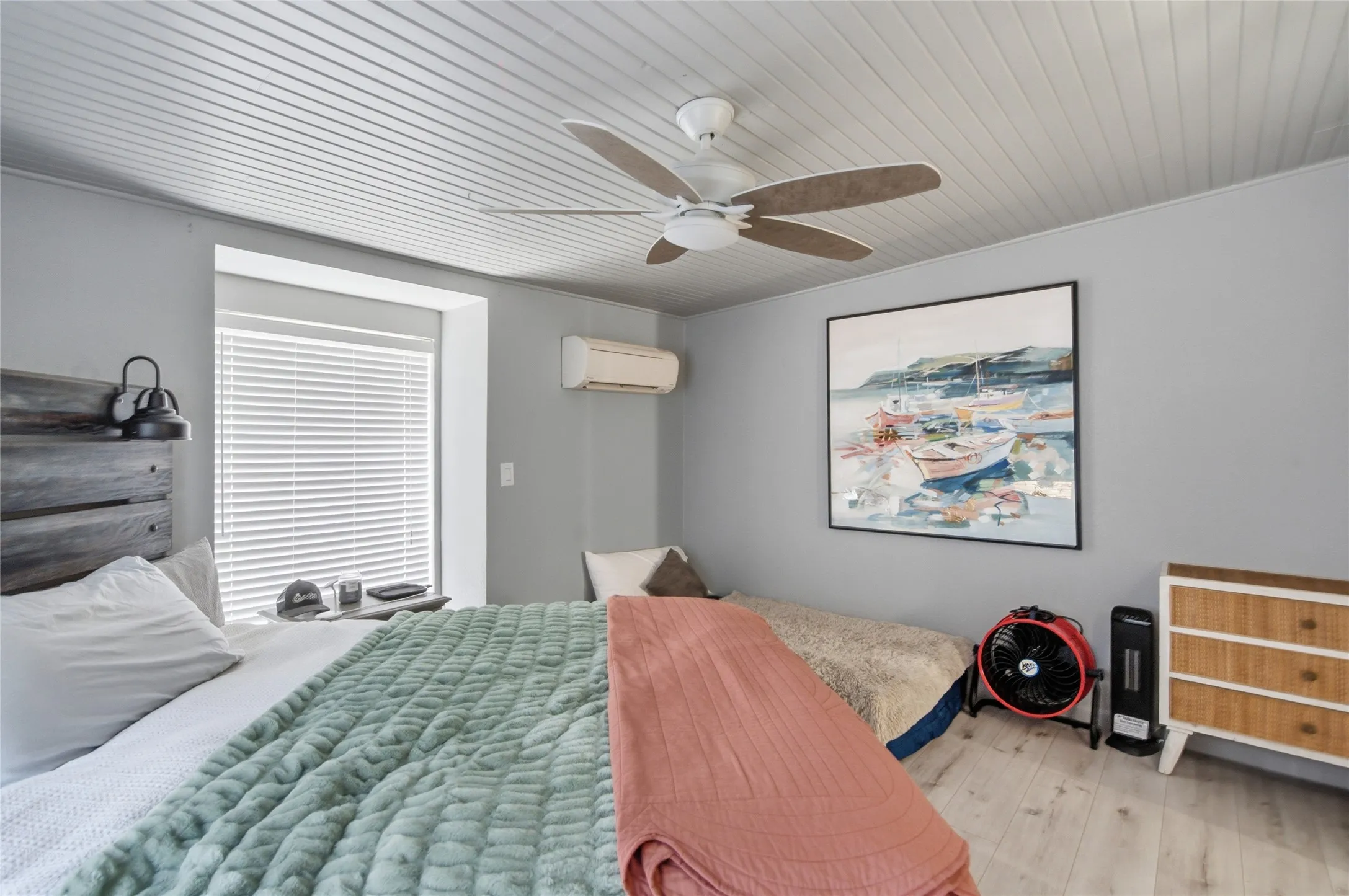 Single Family Residence For Sale in Tarrant County , 6820 Briar Road, Azle, Texas 76020, 3 Bedroom, 2 Bathroom, Garage spaces, 1,958 Sqft, built in 1948, Price $575,000, mls#21356654, Real Estate Agent in Azle, Homes For Sale in Tarrant county, Homes For Sale in Azle, Realtor in Azle Texas, Real Estate Brokerage Independent Realty Texas, Luminita Cordes Realtor