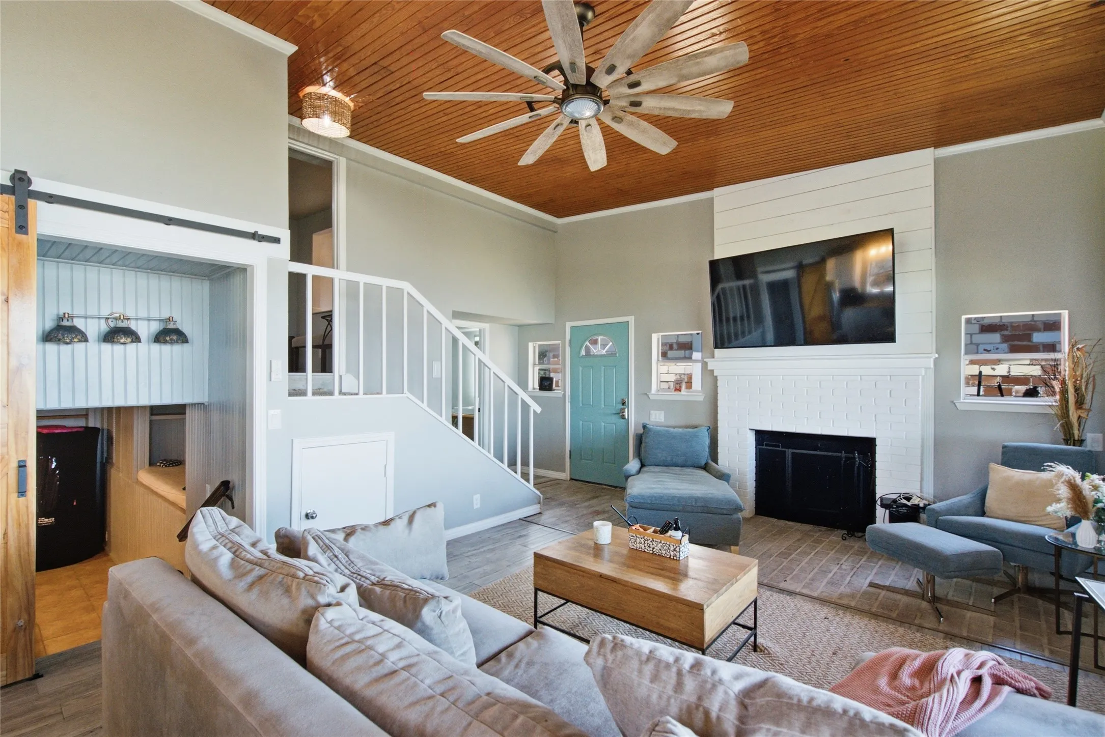 Single Family Residence For Sale in Tarrant County , 6820 Briar Road, Azle, Texas 76020, 3 Bedroom, 2 Bathroom, Garage spaces, 1,958 Sqft, built in 1948, Price $575,000, mls#21356654, Real Estate Agent in Azle, Homes For Sale in Tarrant county, Homes For Sale in Azle, Realtor in Azle Texas, Real Estate Brokerage Independent Realty Texas, Luminita Cordes Realtor