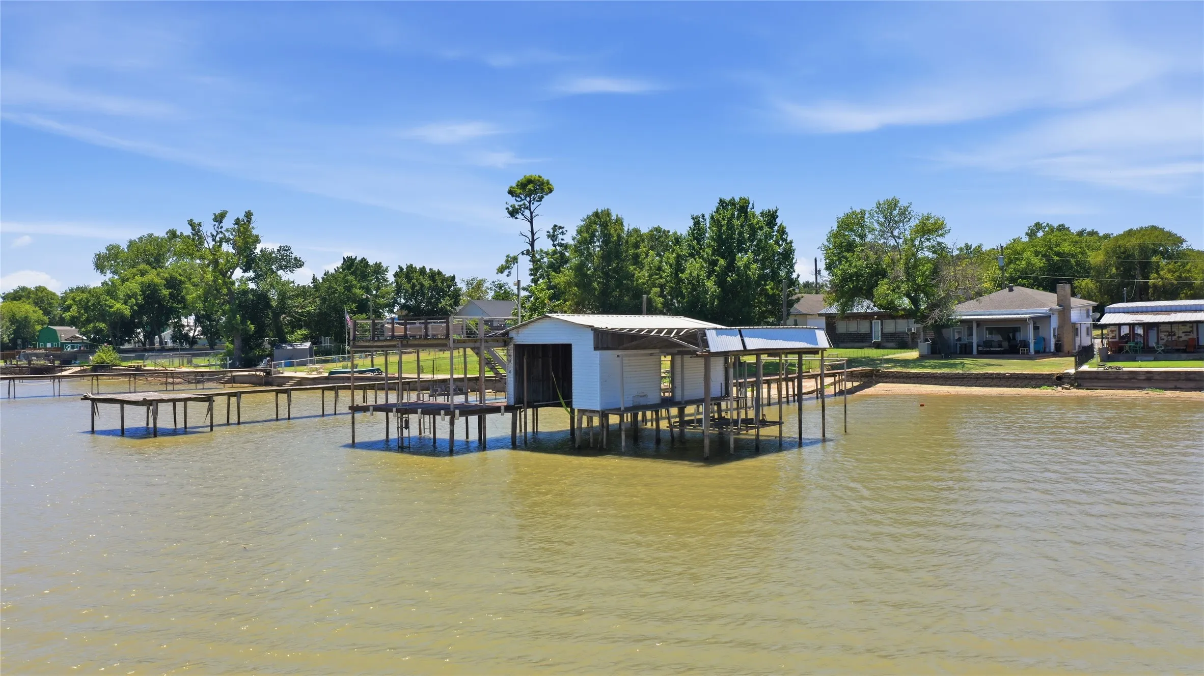Single Family Residence For Sale in Tarrant County , 6820 Briar Road, Azle, Texas 76020, 3 Bedroom, 2 Bathroom, Garage spaces, 1,958 Sqft, built in 1948, Price $575,000, mls#21356654, Real Estate Agent in Azle, Homes For Sale in Tarrant county, Homes For Sale in Azle, Realtor in Azle Texas, Real Estate Brokerage Independent Realty Texas, Luminita Cordes Realtor